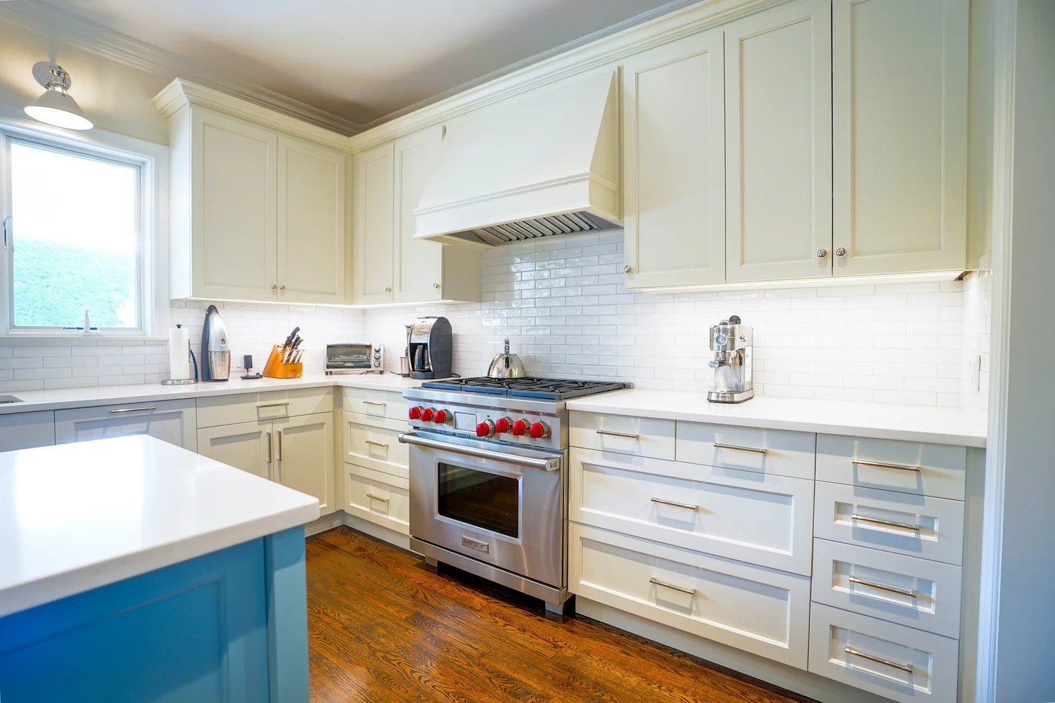 White Kitchen & Blue Island — photograph 2