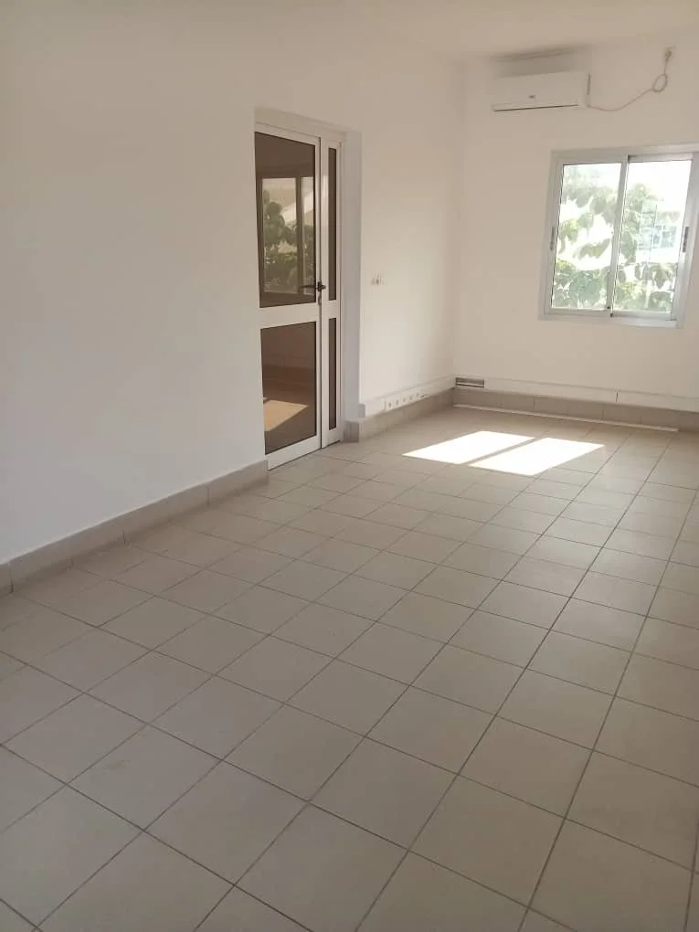 SI 05 - Proche du port autonome, bureaux d'une surface de 75m2