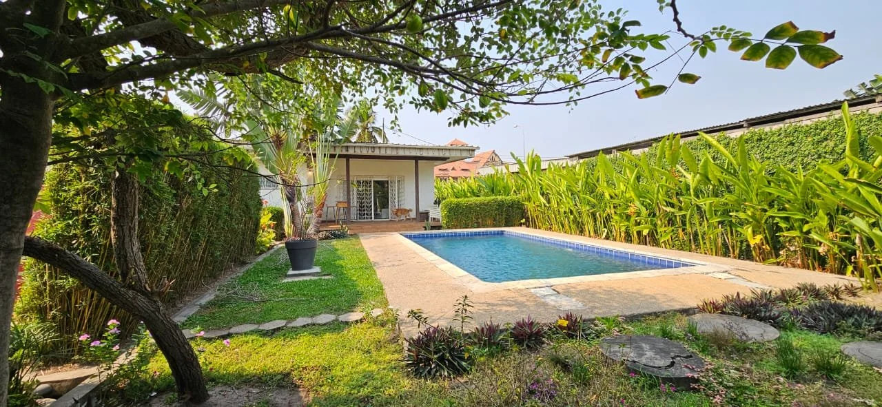 SI42 - Jolie villa de plain-pied T5 avec piscine à la Côte-Sauvage