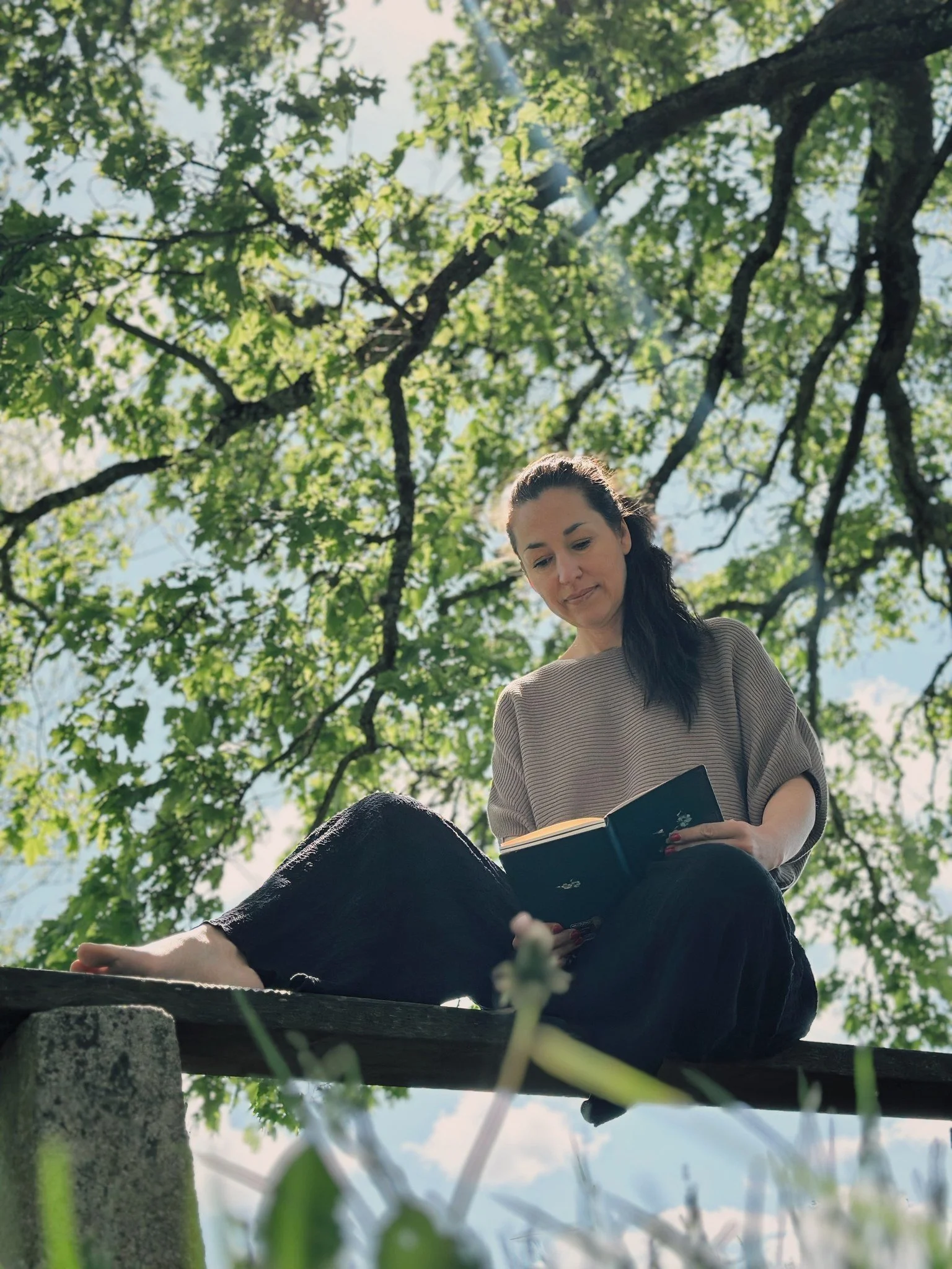 Vi kommer till en punkt i livet d&auml;r det inte l&auml;ngre g&aring;r att blunda.

Du k&auml;nner det kanske som en stilla dragning eller en rastl&ouml;shet som inte g&aring;r att t&auml;nka bort.
Du vet att du &auml;r h&auml;r f&ouml;r mer. Inte f