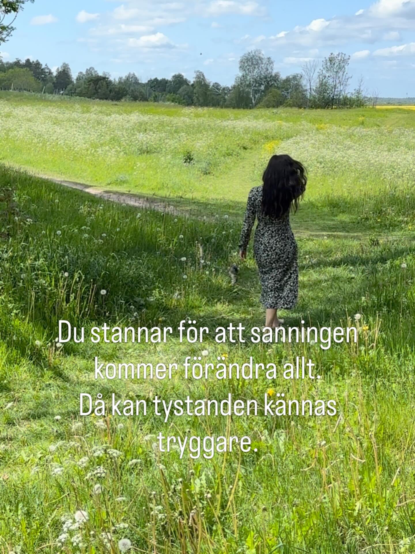 Jag tror att m&aring;nga lever kvar i d&aring;liga relationer eller i ett jobb som skaver, alldeles f&ouml;r l&auml;nge, f&ouml;r att sanningen kommer f&ouml;r&auml;ndra allt.

Vi vet att vi f&ouml;r l&auml;nge sedan vuxit ur det.
G&aring;tt vidare. 