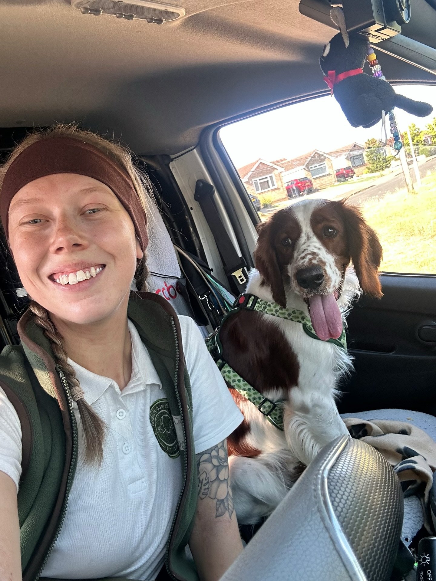 Me and bear on our morning walk giving you a helpful tip of the day 🌤️ - If your dog suffers from food related allergies, use their food on a walk instead of using treats! This means you know it won’t upset their stomach, they’re getting
