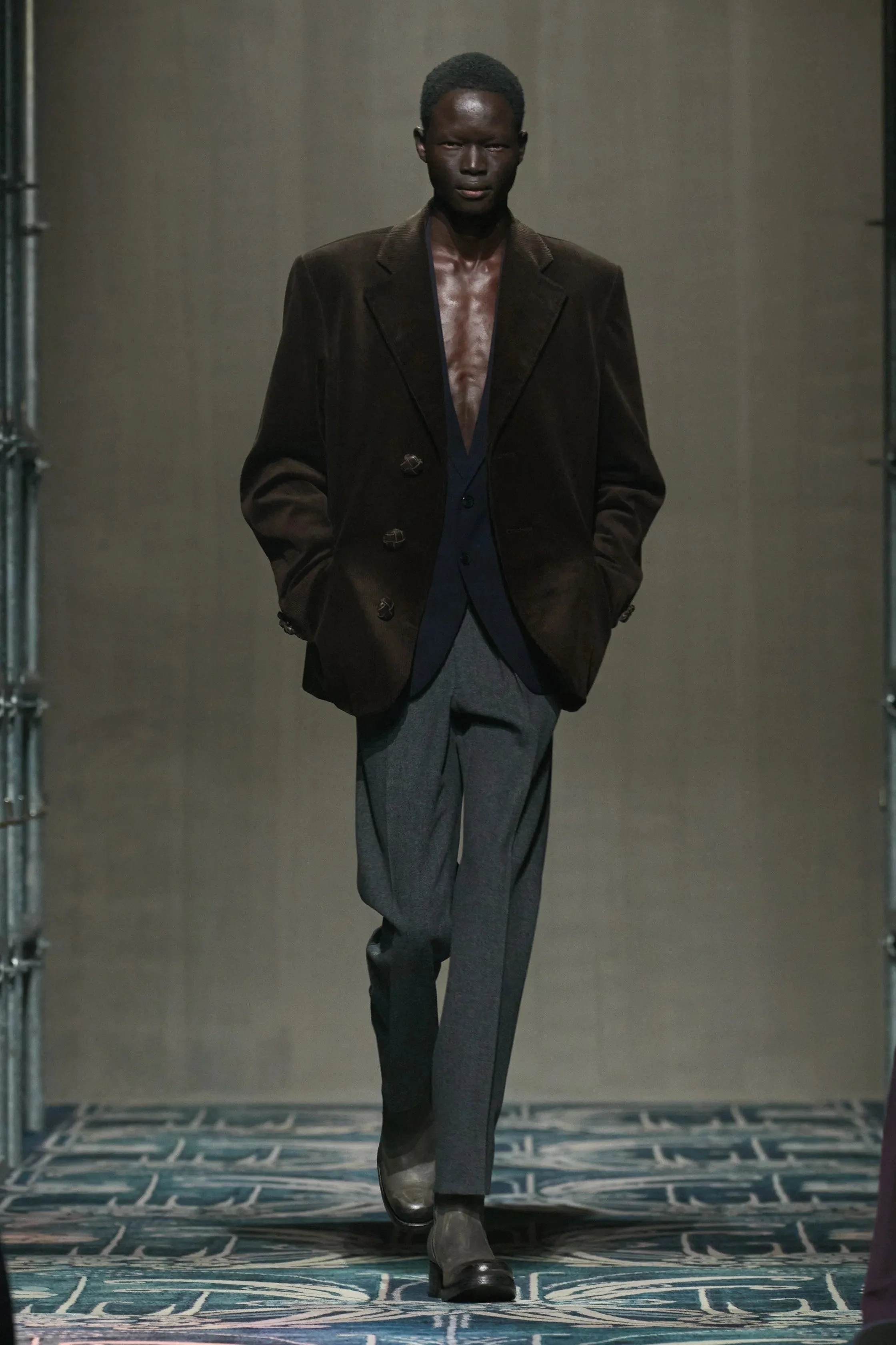 00013-prada-fall-2025-menswear-credit-gorunway.jpg_13_11zon.jpg
