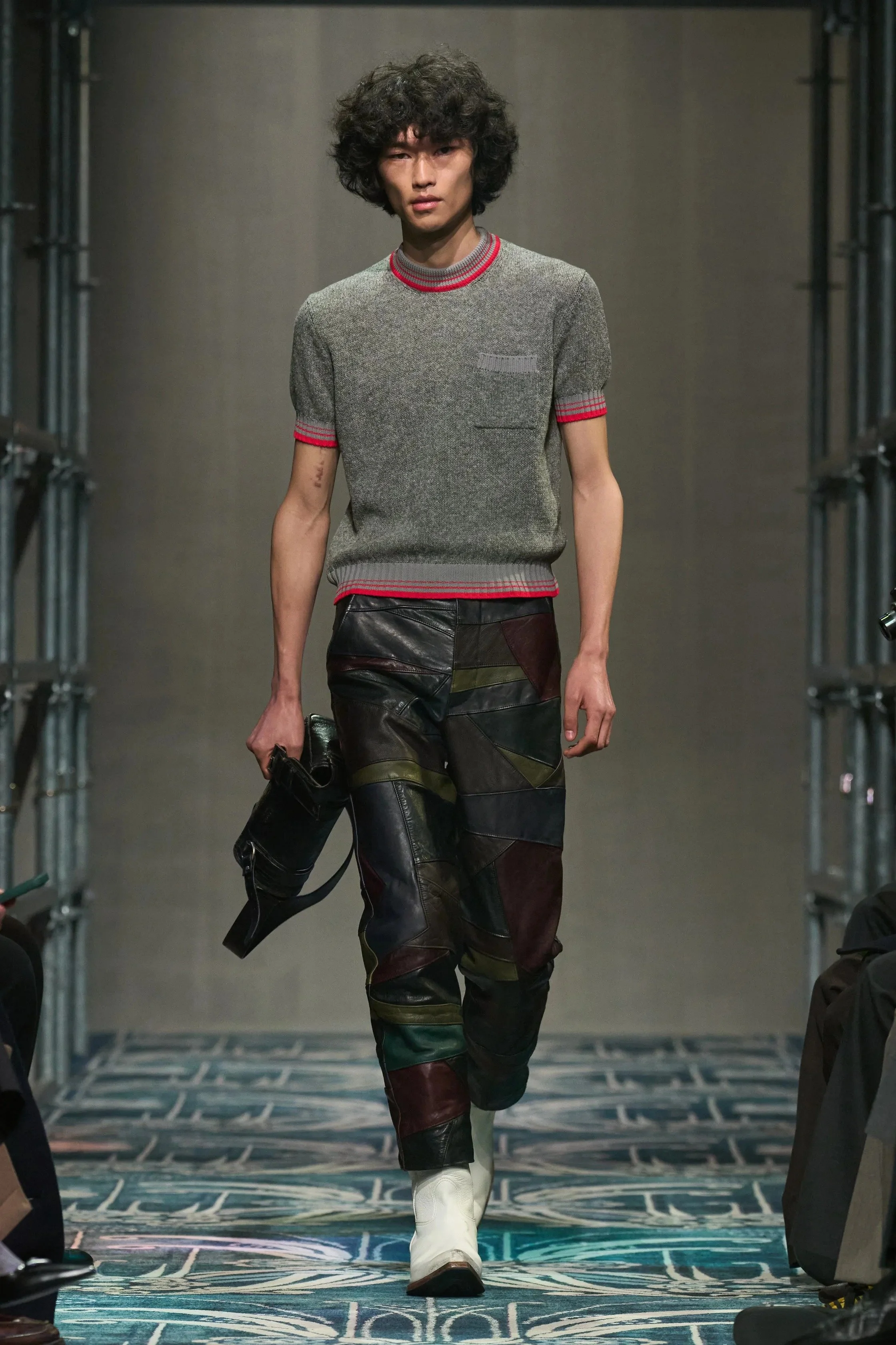 00038-prada-fall-2025-menswear-credit-gorunway.jpg_18_11zon.jpg