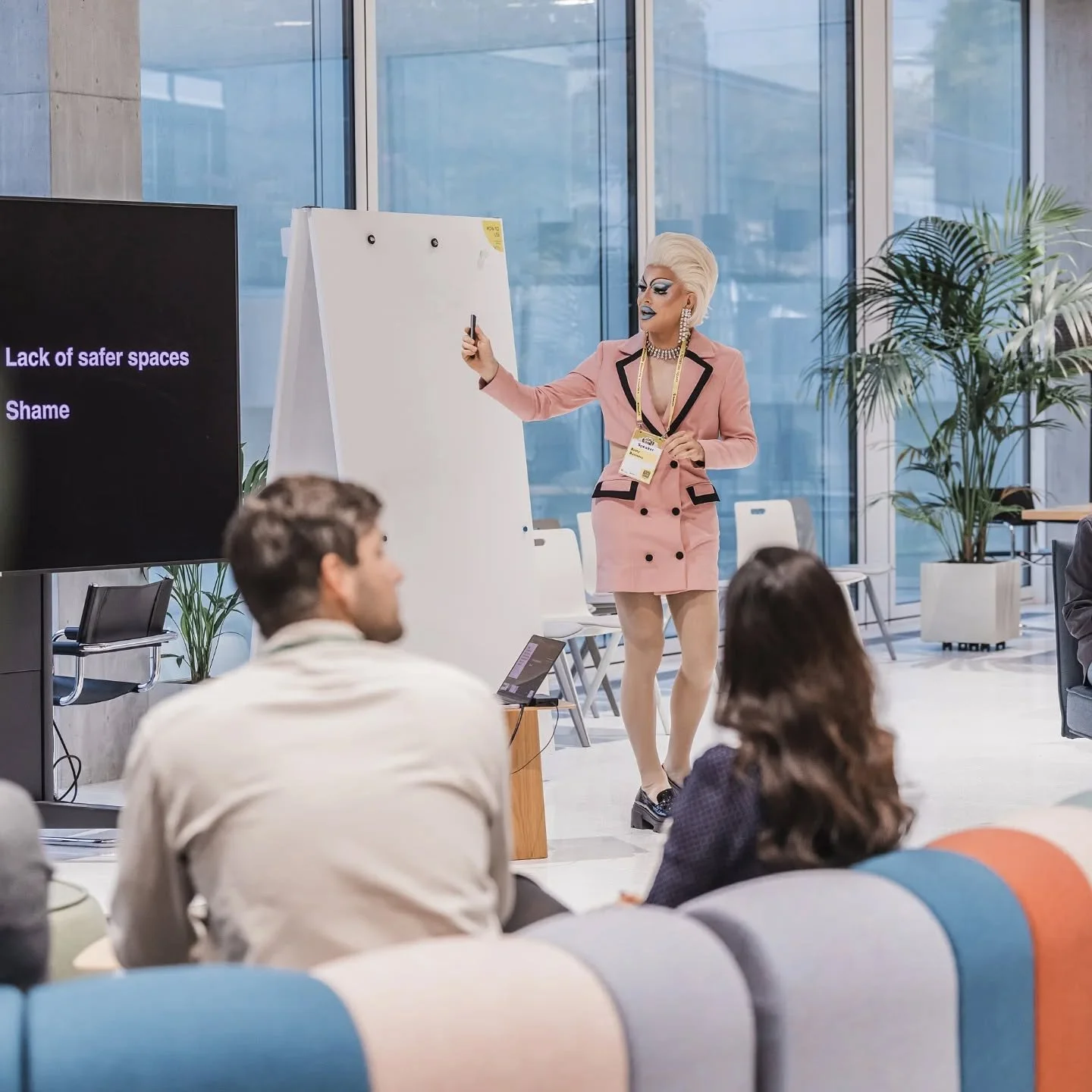 Hosted a workshop on why every business person should become a drag queen at least for one day at the @hsgalumni_official home coming festival @square_hsg on the campus of @unistgallen 

Pics by @at_eberhard