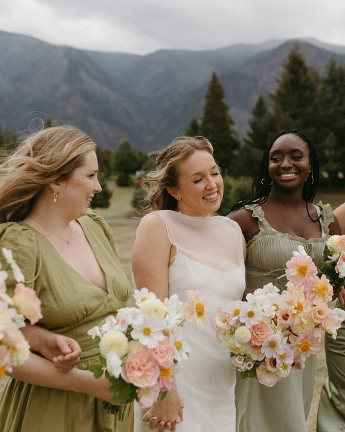 We just can&rsquo;t get enough of seeing couples bring the ranch to life in their own way. The people, the florals, the music, the colors&mdash;all the personal details that make it theirs. It&rsquo;s like painting on a canvas... or painting on an in