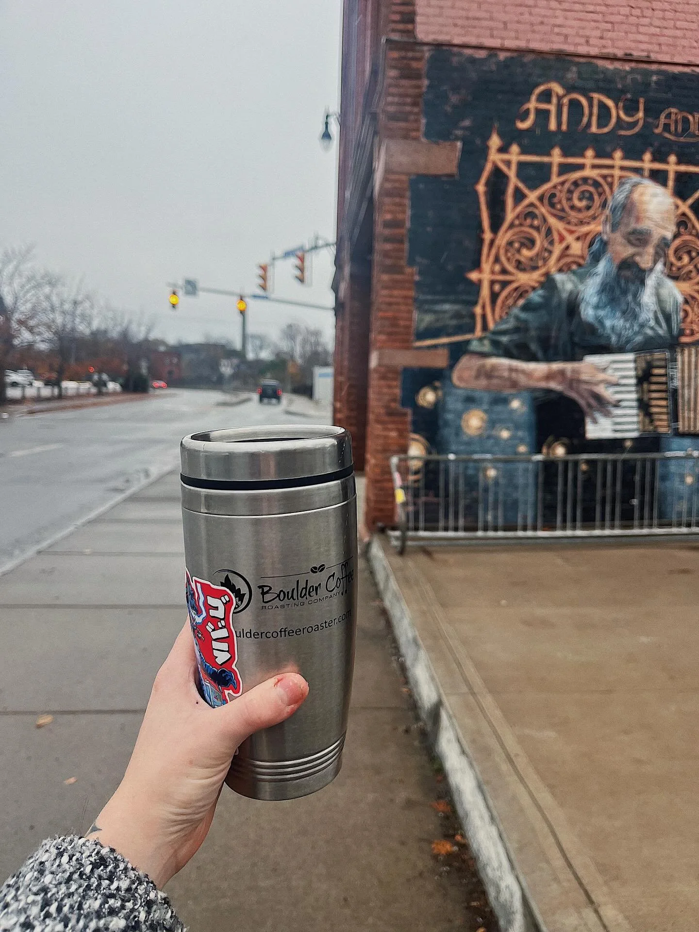 Our Boulder mugs are the perfect match for our November specials, especially in this gloomy rain!
And the best part isn&rsquo;t just that you can decorate them with stickers, though we obviously love that too.
Each Boulder travel mug gets a discount 