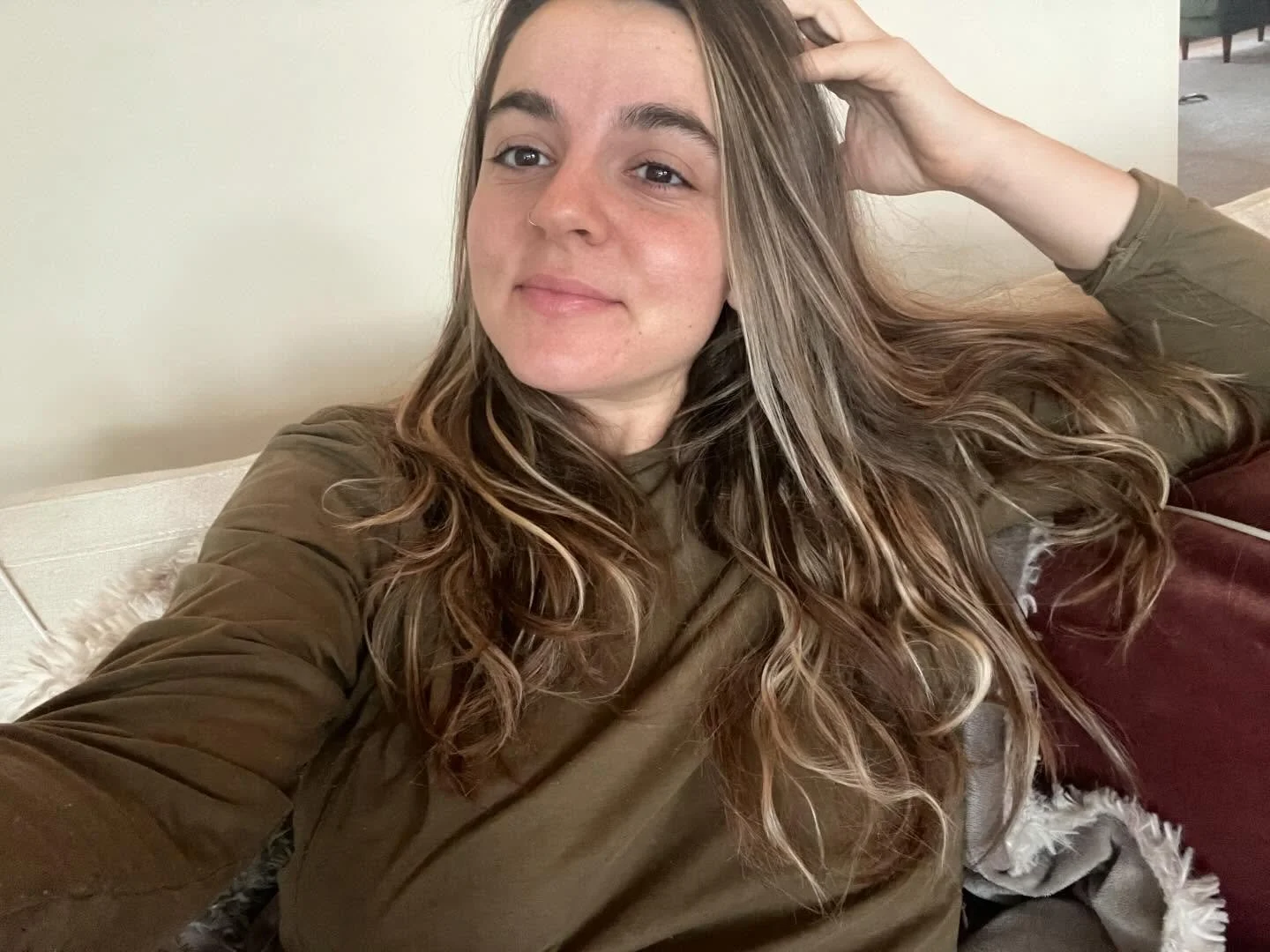 The slower mornings are my favorite 🙏🏼 🍵🤍
They create space for me to drop in and lean into the creative flow that moves through me 

Also check out how beautiful my postpartum skin is 👀
Tired momma waking up 4-5 times a night for a little cosle