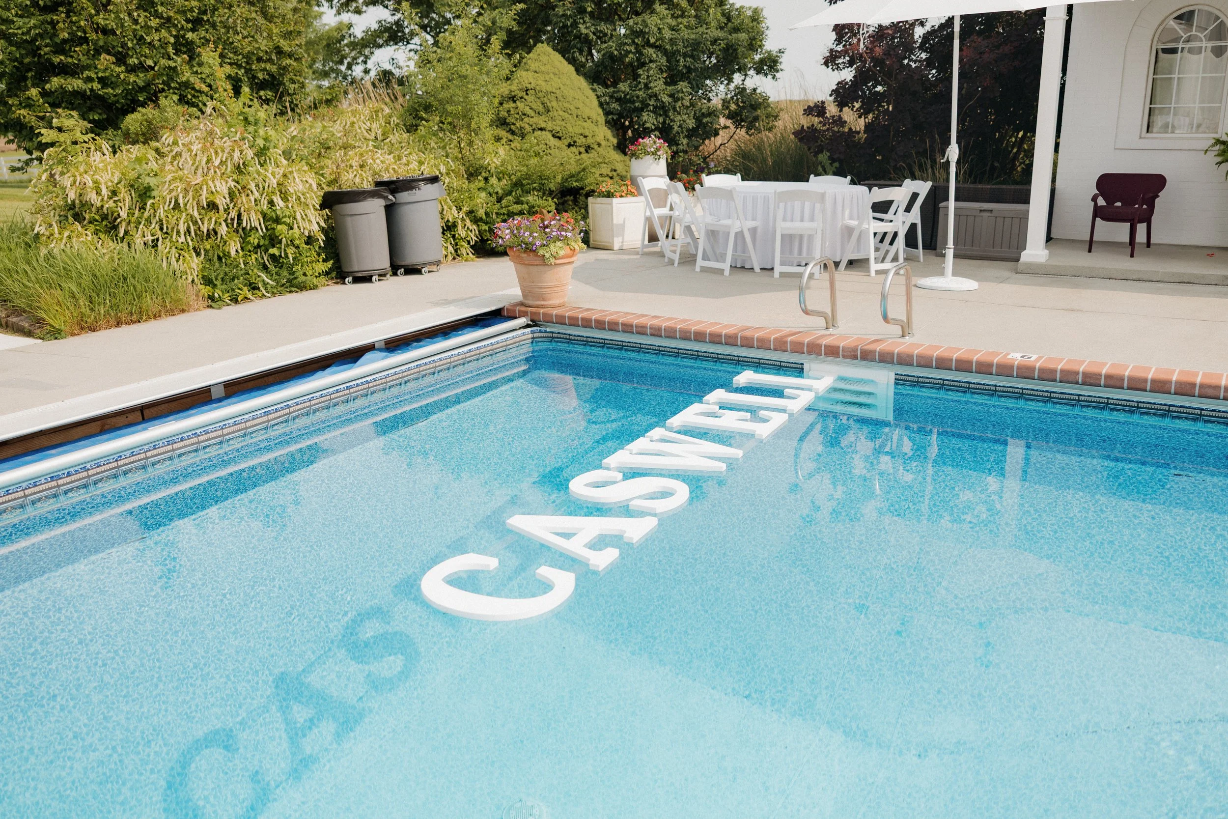A swimming pool with a white 