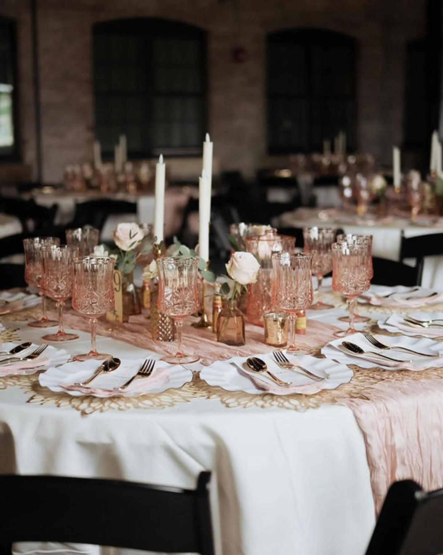 On Wednesdays... we dream in PINK 💗

.
.
.
.

📸: @taylorfrostphotography
drinks: @in_the_mix_nh
bites: California Burrito &amp; @eatcheeselouise
live portrait artist: Emily Barrera
makeup: @lyndseymariebeauty

#wedding #weddingvenue #newhampshire #