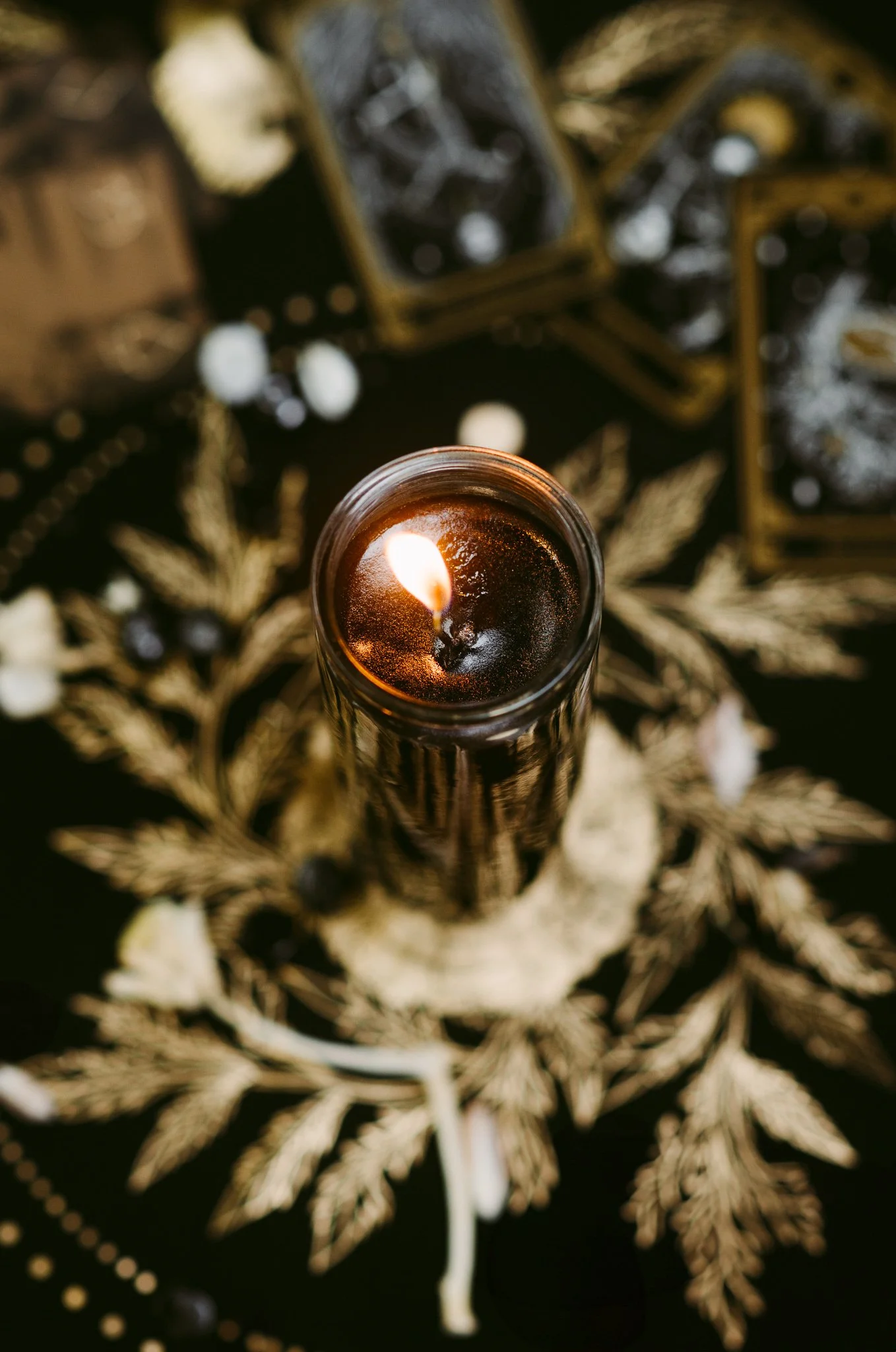 A seven day black candle.