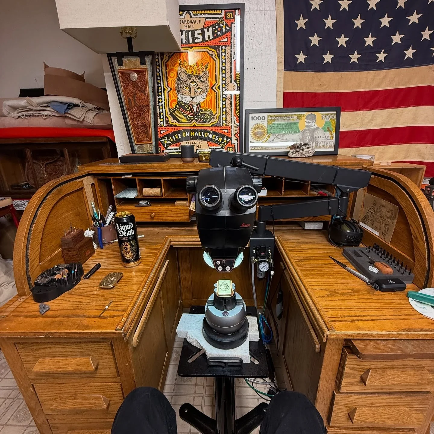 I got this lovely roll top desk from a nice couple in town and after a little modification it&rsquo;s now the ultimate jeweler&rsquo;s bench. I was inspired to try to make one after seeing @quecke_the_engraver&rsquo;s setup and I&rsquo;m thrilled wit