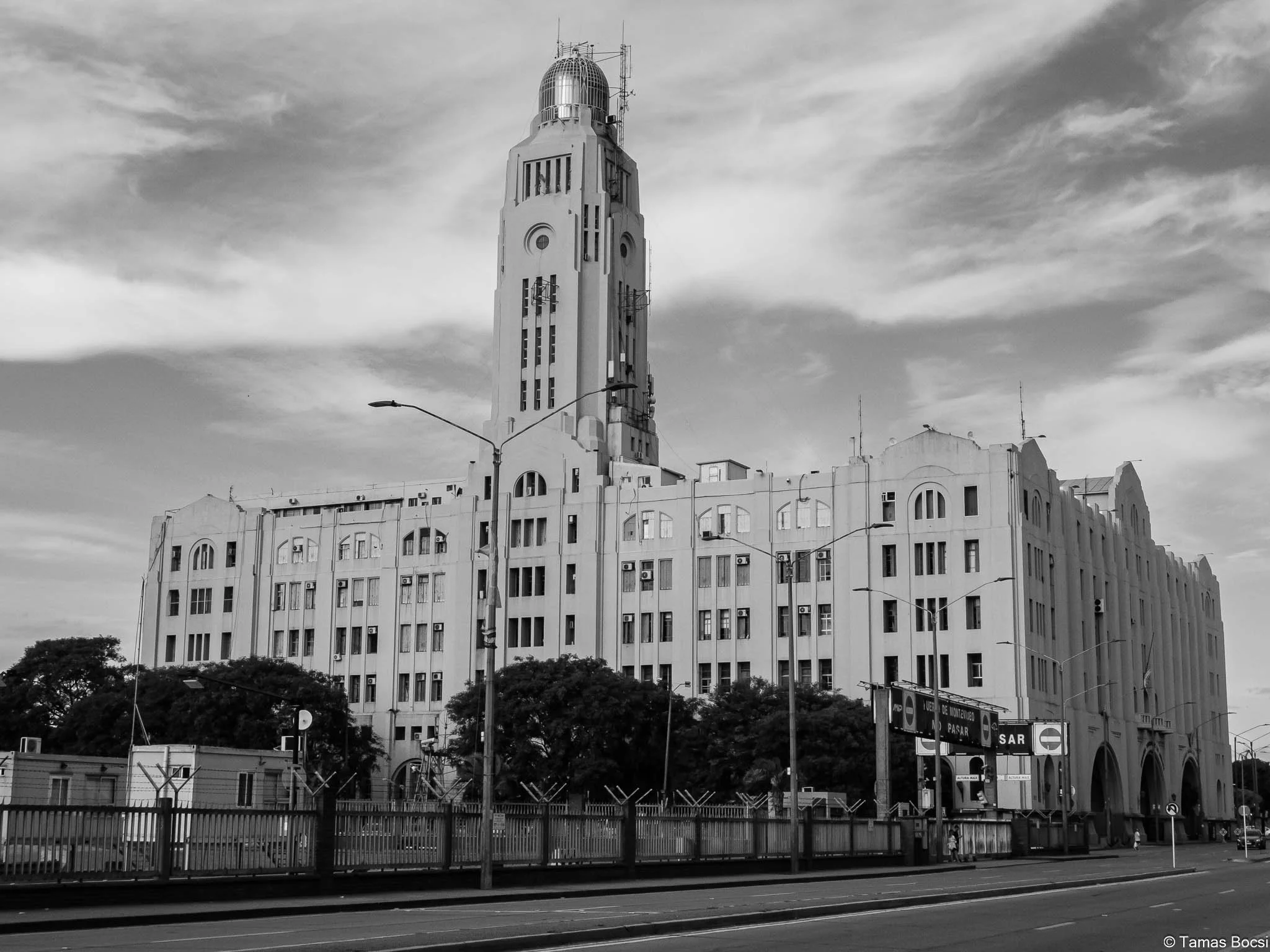 Comando General de la Armada Nacional - Black & White