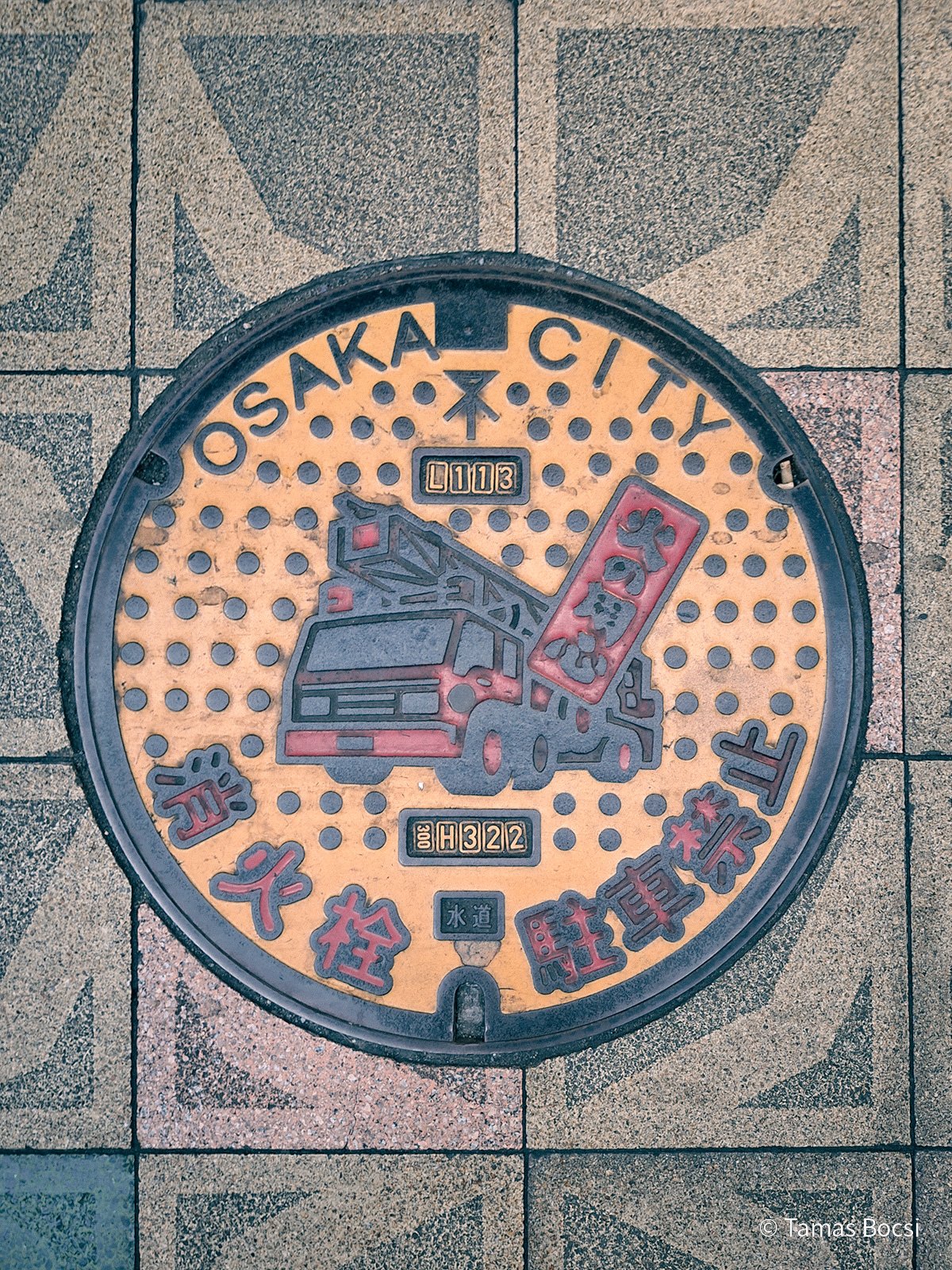 Sewer cover in Osaka