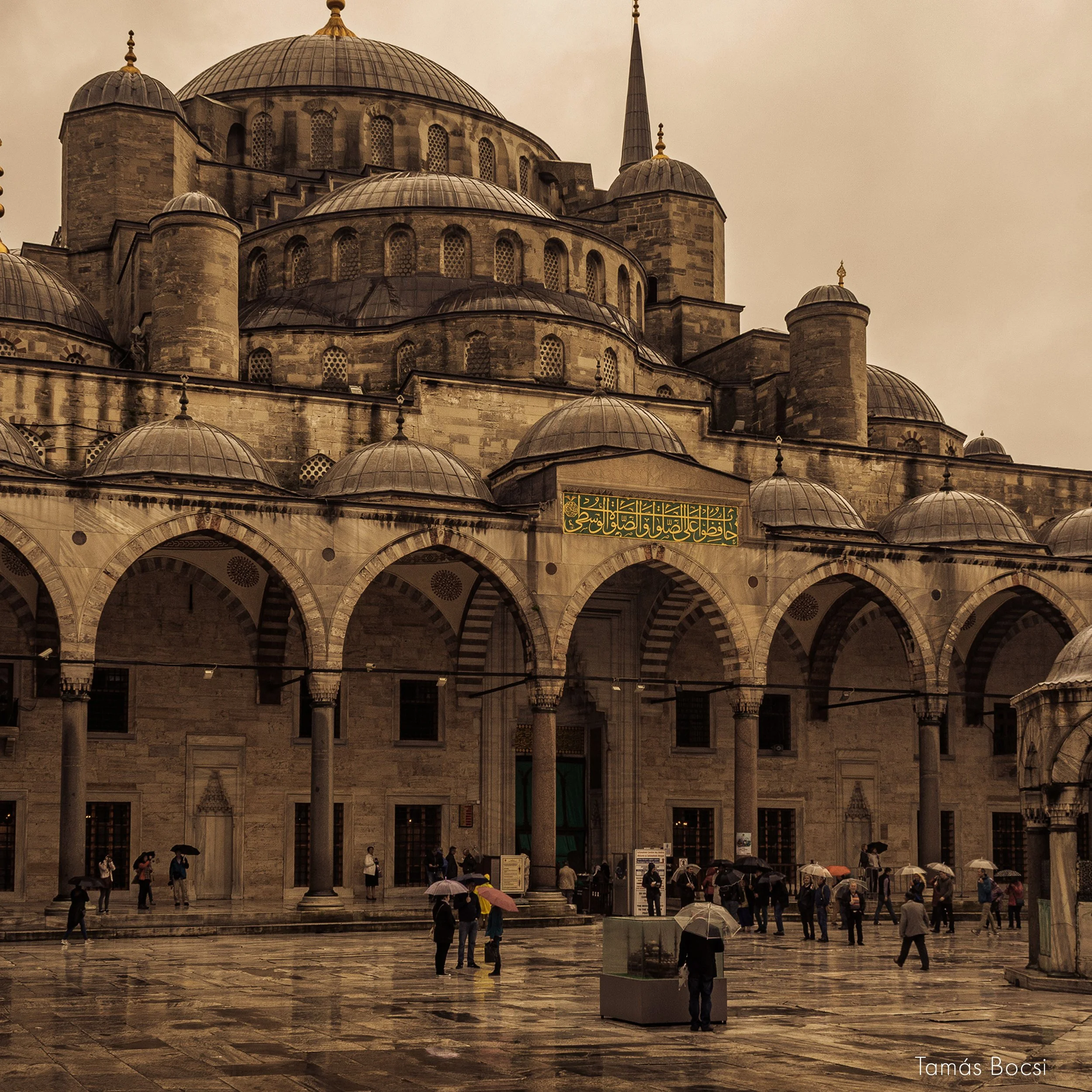 Istanbul - Blue Mosque Courtyard - Closeup-detail