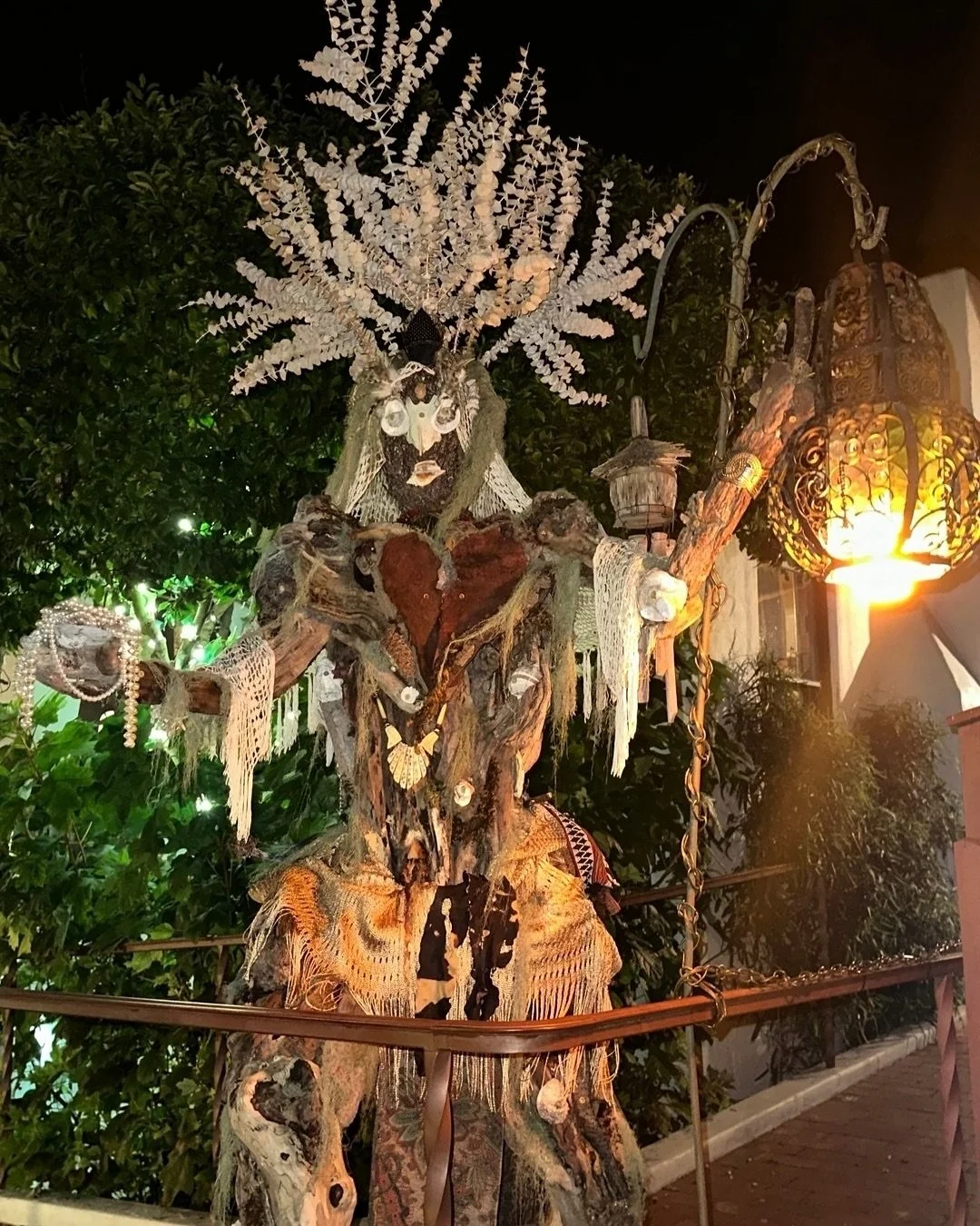 Our spectacular scarecrows are on display! Robin's Gaia was created by artist Rilyn Gross. The witch and her book of spells was created by volunteers of Scarecrow Fest. 🎃
⠀⠀⠀⠀⠀⠀⠀⠀⠀
We are full swing into fall! Our Smashing Pumpkins Vegan Prix Fixe i