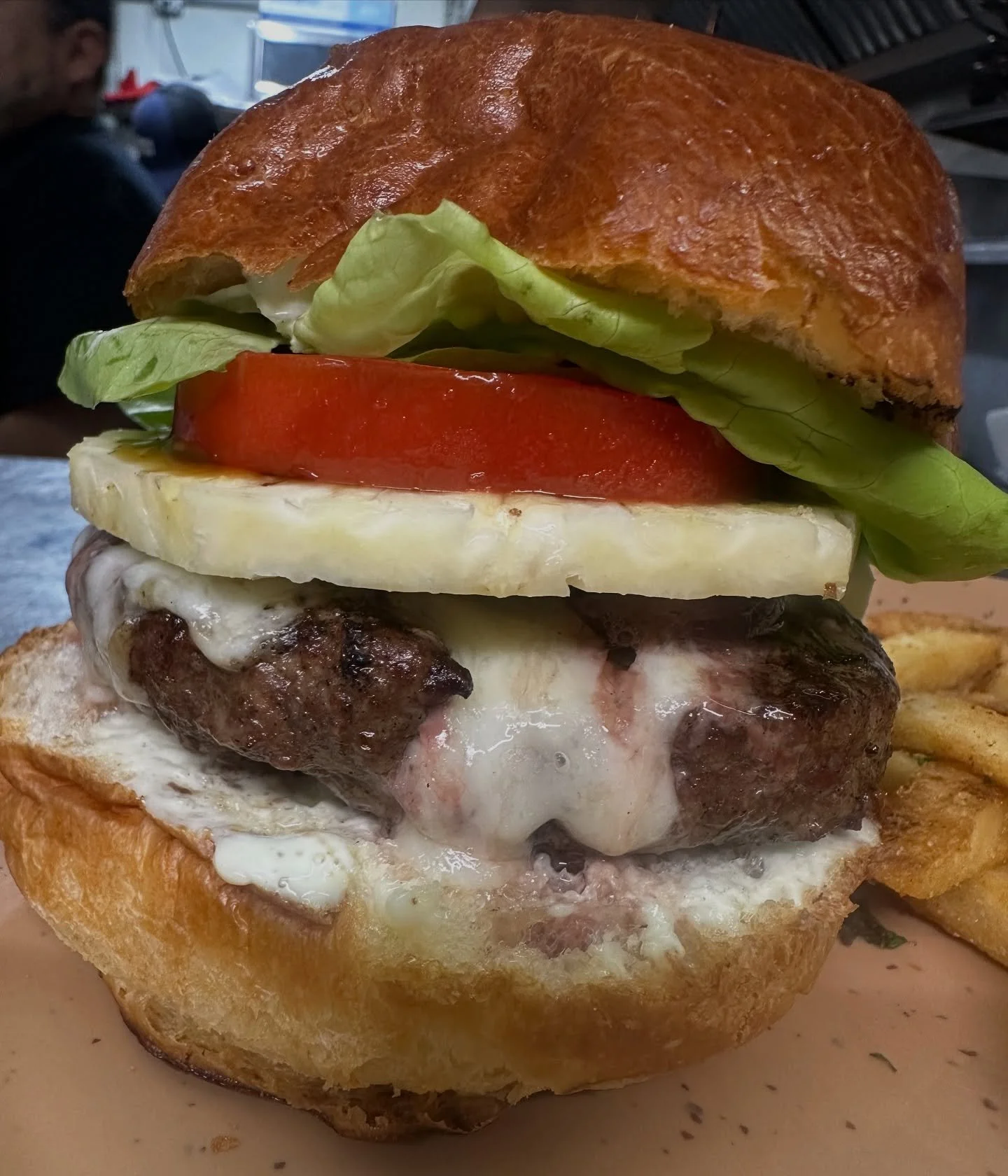 Join us tonight for burger night! Tonight we'll be surging our Maui Burger. Made with hearst ranch 100% grass fed patty, white cheddar, pineapple, vine ripe tomatoes, lettuce, onion, teriyaki, wasabi aioli on a brioche bun 🍍