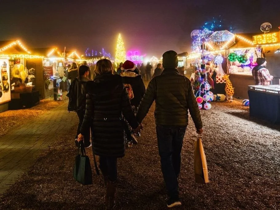 The @cambriachristmasmarket opens in just under one week! Join us for a cozy meal before heading off to enjoy light displays, live music, visit Santa and more 🎄