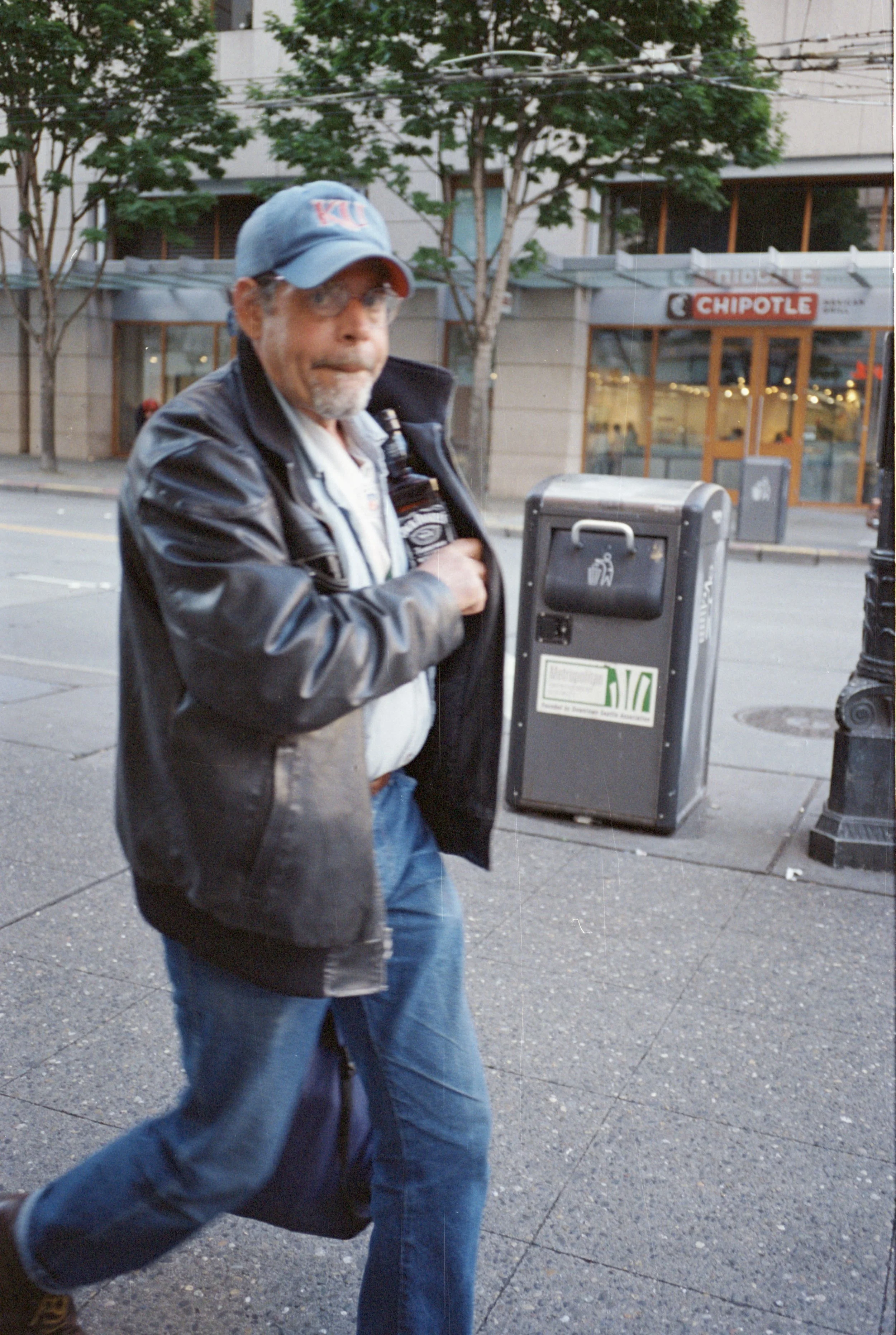 p21.wiskeybottleguy.jpg