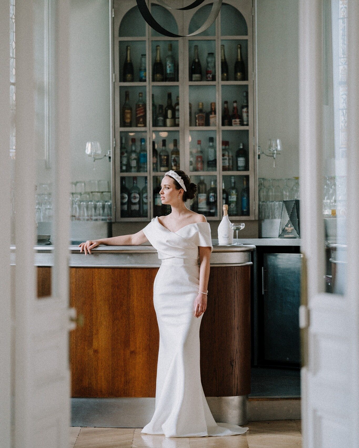 Shooting at chateau Cazine with our beautiful Charlotte, published on @amberandmuse_hochzeitsguide today. It's always a pleasure to see the excellent work of the team published here.
-
-
Photographie: @vivien_malagnat
Vid&eacute;o: @sandycluzaud
Orga