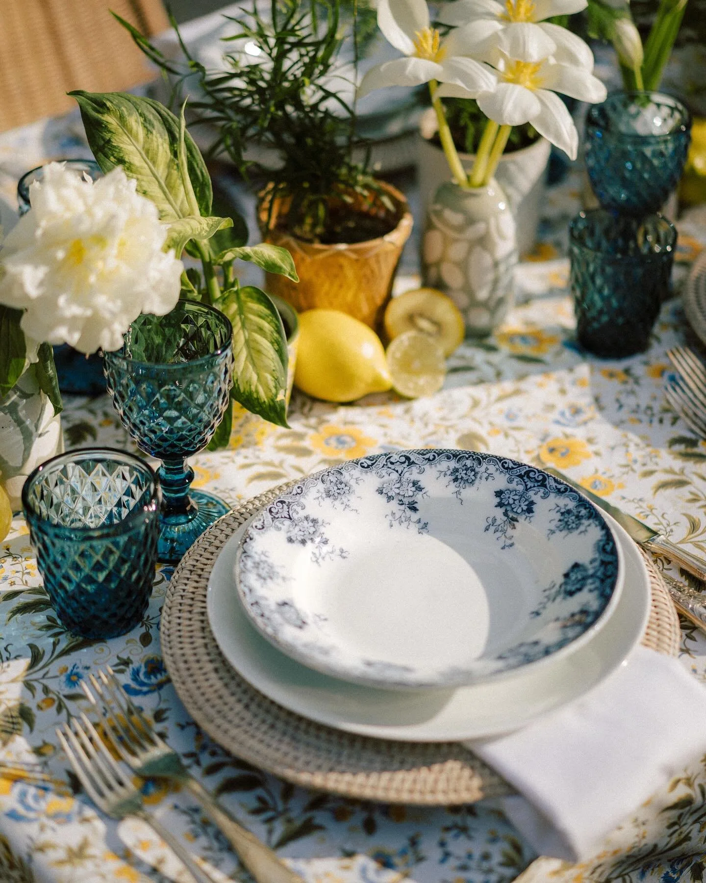 Before the big day, a moment to slow down. The welcome dinner is the perfect time to truly connect with your guests before the celebration begins.

Incredible work from  @lablondeetlebarbudesign⁠ 😍

#ChateauMartinay #ProvenceWedding #FrenchChateau #