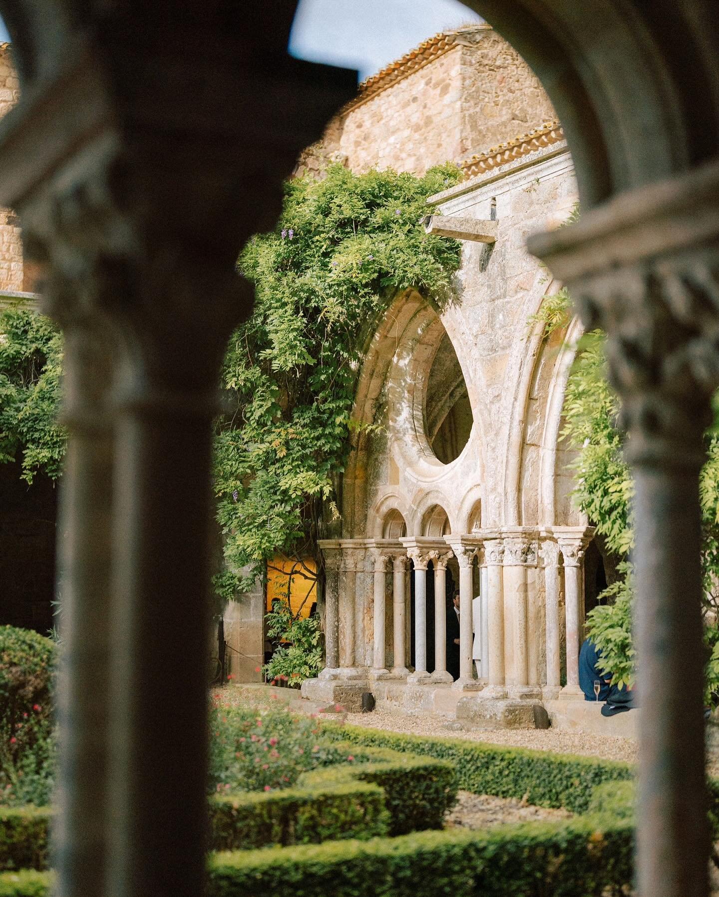 There are places that carry their own kind of silence. Fontfroide Abbey is one of them.
A place where time slows down, where light dances through centuries-old stone, and where every whisper and bursts of laughter echoes like a memory.

@abbaye_de_fo