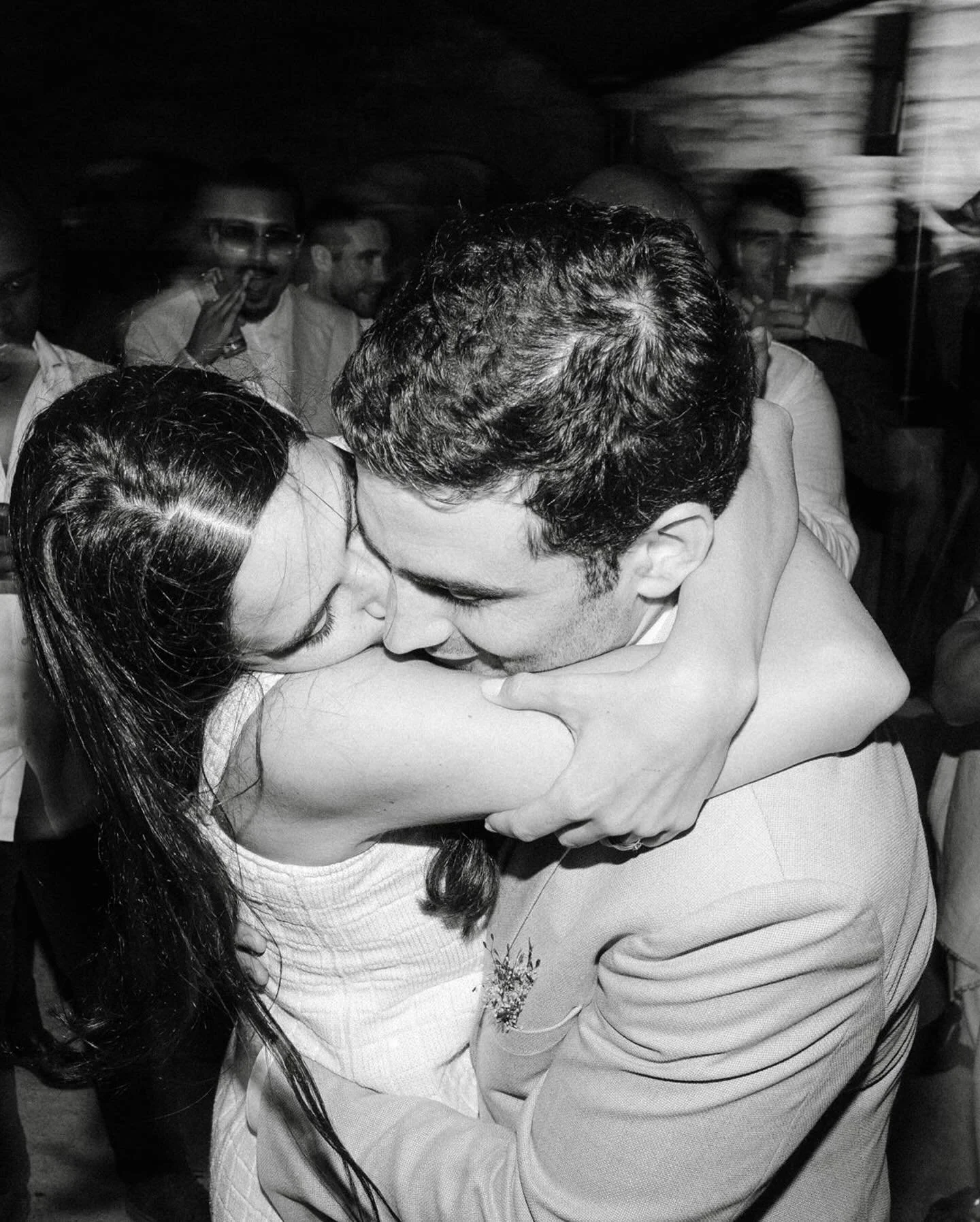 That moment in the night when jackets come off, ties loosen, and time stops mattering.
Just energy. Just connection.
Flash, noise, heat, and nothing else.

@abbaye_de_fontfroide
#weddingday #destinationwedding #abbayedefontfroide #editorialwedding #f