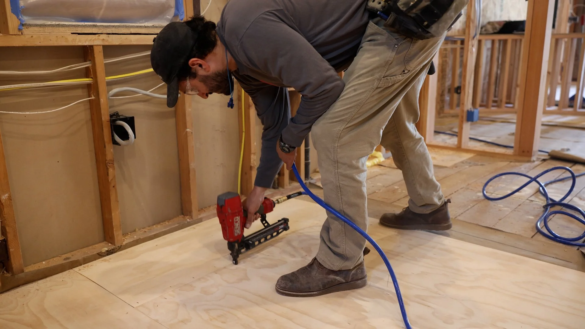 Nailing Floor Boards 01.jpg