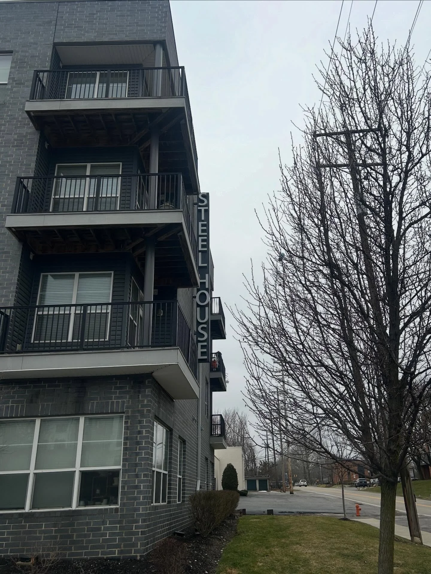 Even with a little rain in the forecast, we&rsquo;re just happy to feel those warmer temps rolling in ☀️🌦️

At Steel House Apartments, we&rsquo;ll take a semi-rainy day if it means winter is on its way out and patio season is getting closer. Brighte