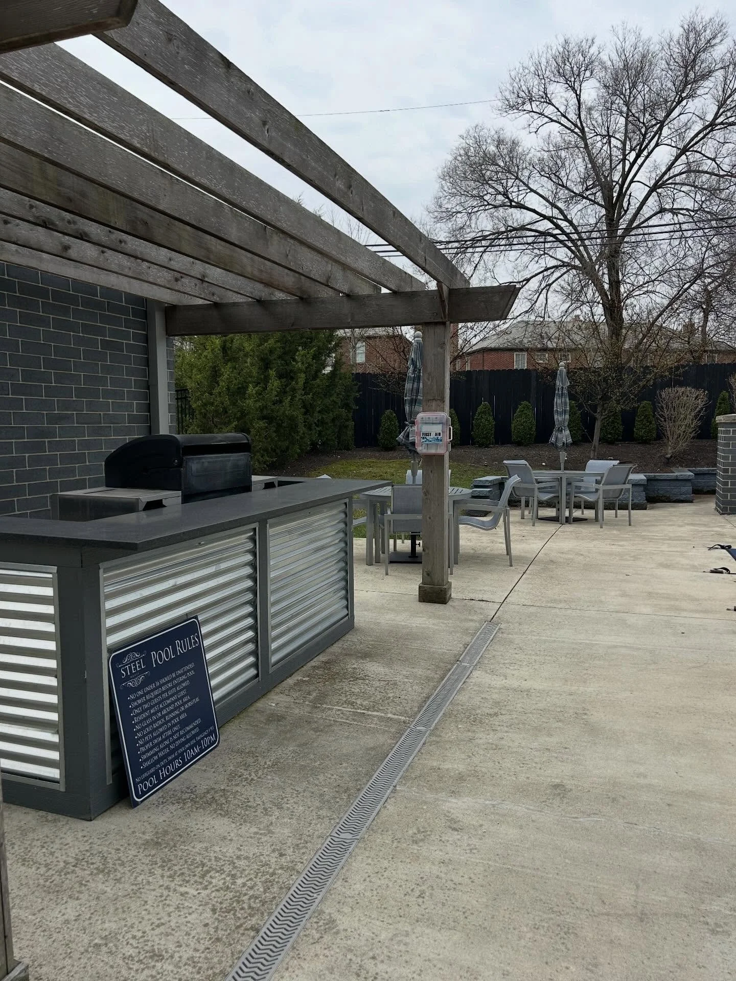 Warm Friday vibes over here 🙌 We&rsquo;re getting the pool ready for summer setting up furniture fresh paint and bringing the space back to life 😎💦

Whose excited?! 😆 ✨

#SteelHouseLiving #PoolPrep #SummerReady #HappyFriday #ColumbusLiving