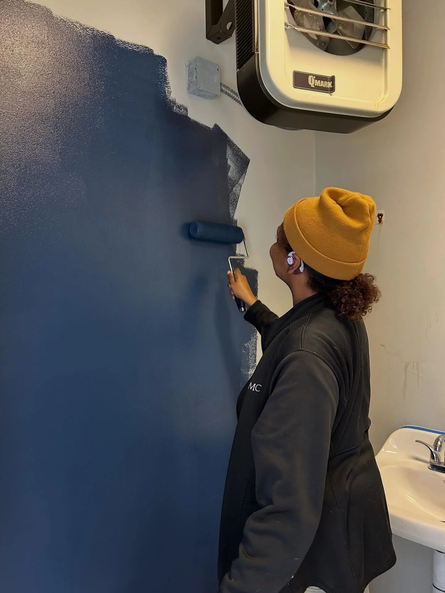 Did someone say paint the pool bathroom a new color?! 👀🎨 

We&rsquo;re giving it a fresh new look just in time for summer. Special thanks to Ashley our wonderful maintenance technician for the paint job 🖌️🫟

#SteelHouseLiving #PoolPrep #FreshPain