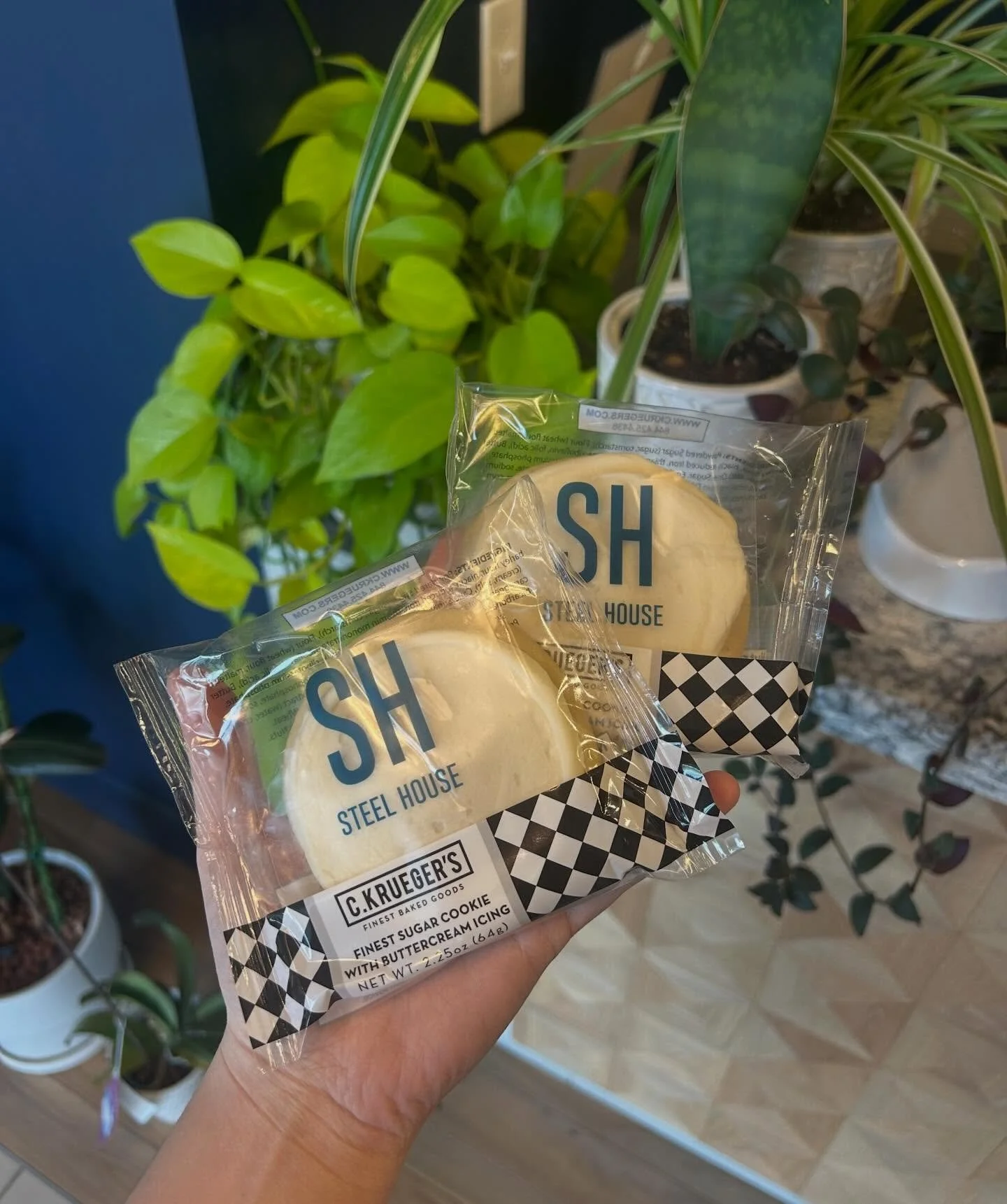 Did someone say new move-in gifts?! 👀🍪 

We just got a fresh case of C. Krueger&rsquo;s cookies delivered and we&rsquo;re so excited to start handing these out to our new residents! Sweet treats for a sweet new start at Steel House 🏡✨

#SteelHouse