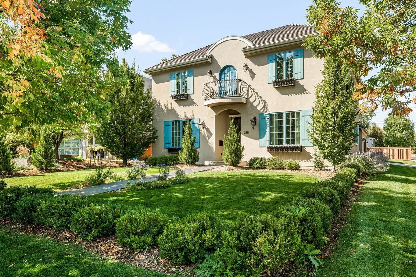 Our stunning new listing is the perfect blend of luxury and laid-back living. Ideally located on a corner lot in Denver&rsquo;s Hilltop neighborhood. $2,950,000