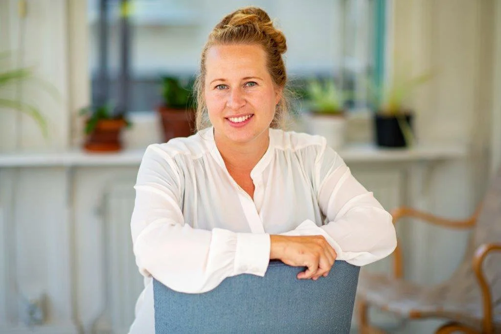 Fem myror, fyra elefanter, tre språk, två ekonomiska drivkrafter och ett glatt hej!