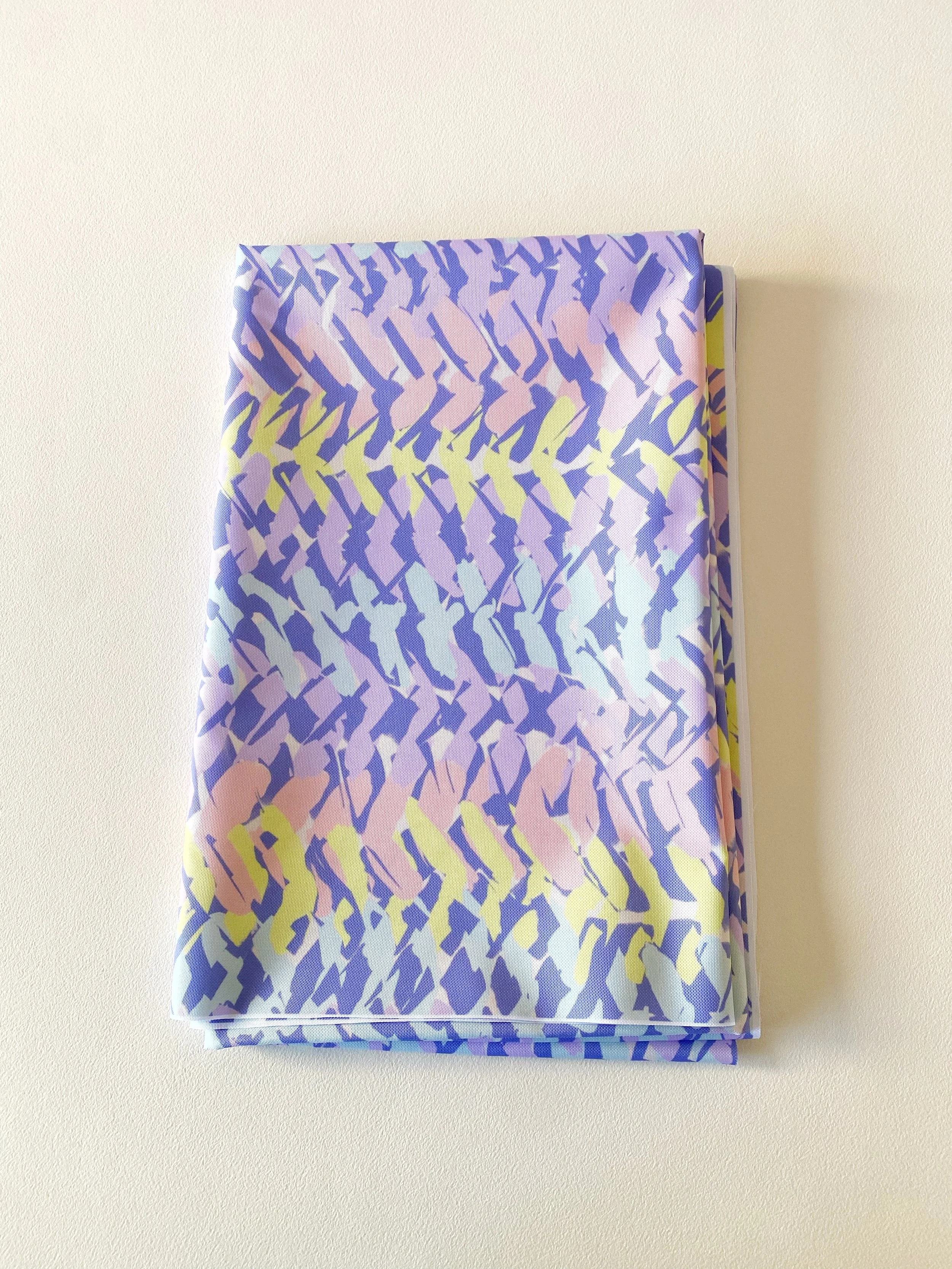 COUPON MAILLES PASTELS TISSU IMPERMEABLE 100x155 CM