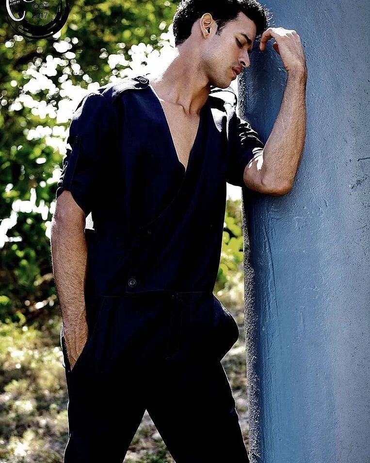 @andrescannas in @etnosfashion for @coolkoreamag October 2017 Issue, Style Section.
#Photographer: @pielajena
#Agency: @bdtalent&nbsp;
#coolkorea #etnosfashion #menswear #athleticwear #fashion #fashionmodel #editorial #mensfashion #jumper #miami