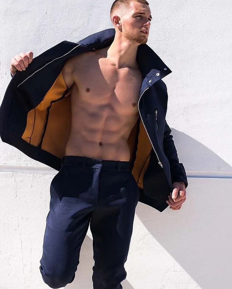 @dylanpullen in @etnosfashion for @coolkoreamag October 2017 Issue, Beauty.
#Photographer: @pielajena
#Agencies: @bdtalent @poschemodelsintl
#coolkorea #etnosfashion #menswear #suit #athleticwear #fashion #fashionmodel #editorial #mensfashion #malemo