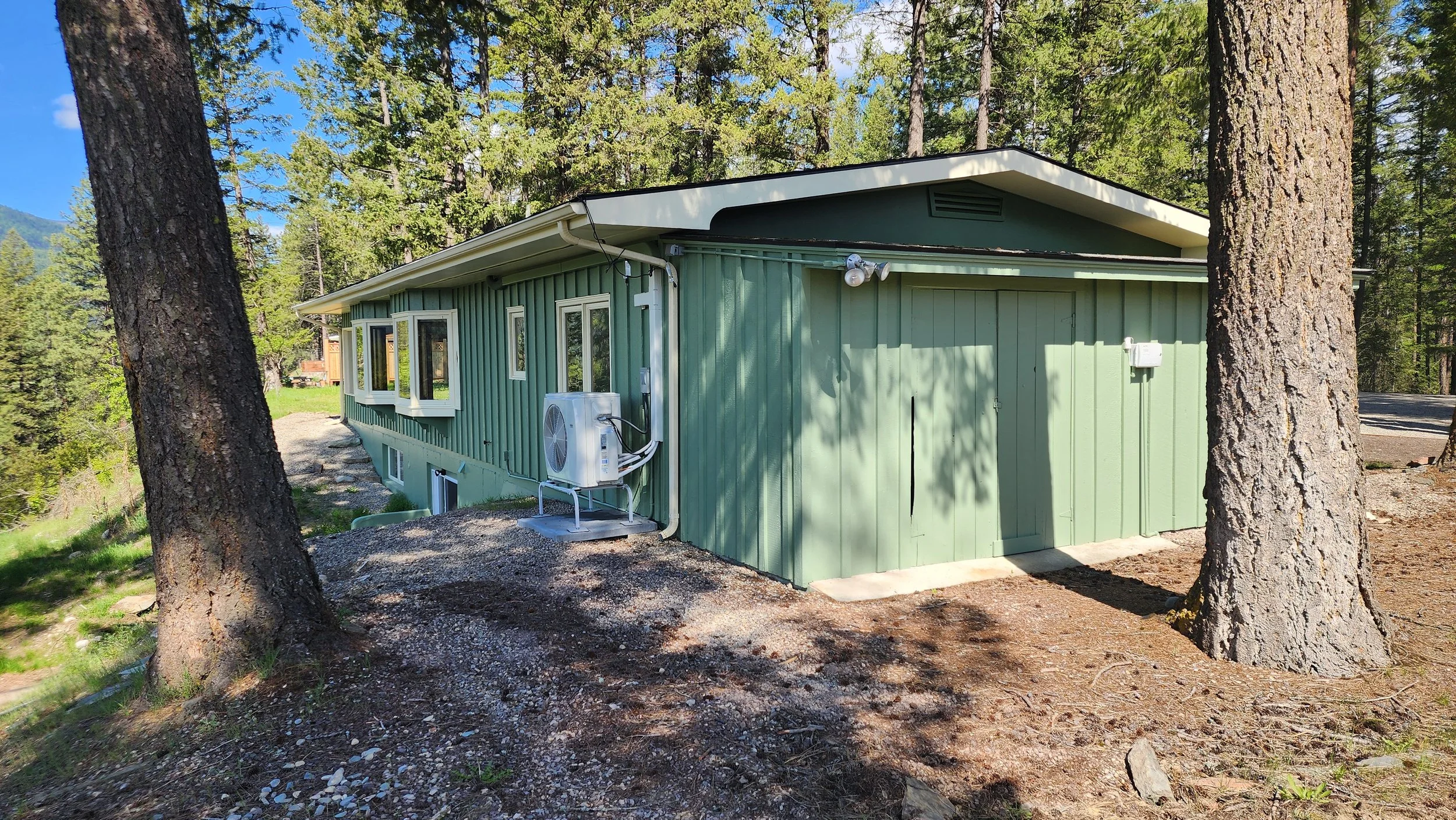 5 - Left side of house-112346.jpg