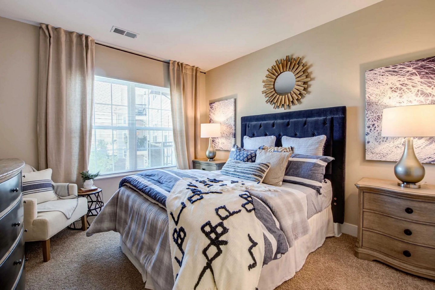 A perfect girft? A place to call home🎁. Unwrap our modern amenities, spacious floorplans, and high-end interiors.

📍Tribeca 
720 W. 3rd Ave. Columbus, OH 43212
Luxury studios, one, and two bedroom apartments
Schdule your tour, today.

#nowleasing #