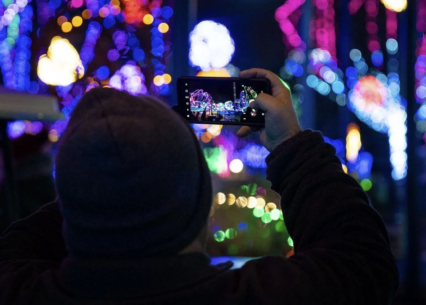 Tis the season for Holiday lights! Just a quick 20 minutes from Tribeca, you can experience some of Columbus's best holiday light shows at the Columbus Zoo's WildLights exhibit! Open this week (with exceptions of Chrismas Eve and Christmas Day), brin
