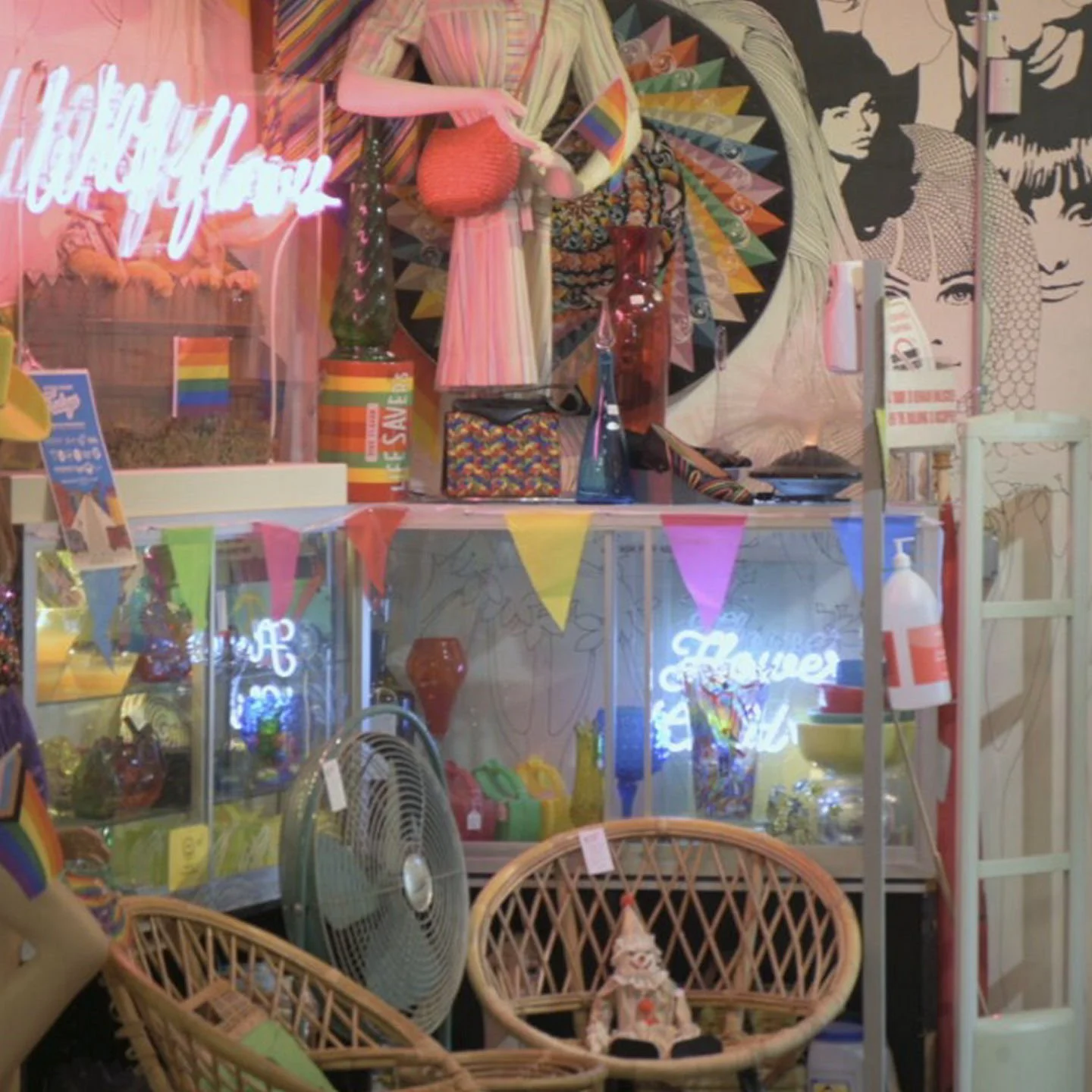 Vintage Lovers UNITE! If you're new to the area, or just need a refresher, one of Columbus's most popular vintage and thrift stores is located on East 5th Ave- just a short 5 minutes away from Tribeca! If reclaimed, retro, and quirky is your vibe, yo