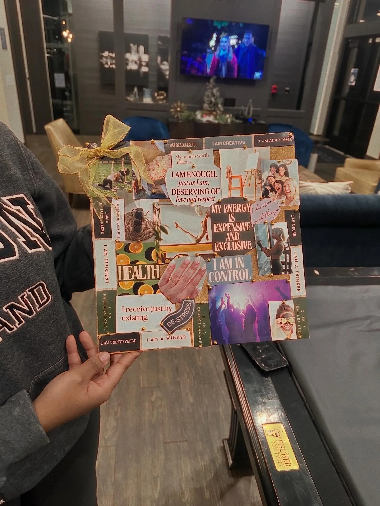 We had such a blast crafting our best 2026 yesterday in the lounge! Thank you to those who came out last night for our Vision Board Craft Night! The leasing team is looking forward to our February events!