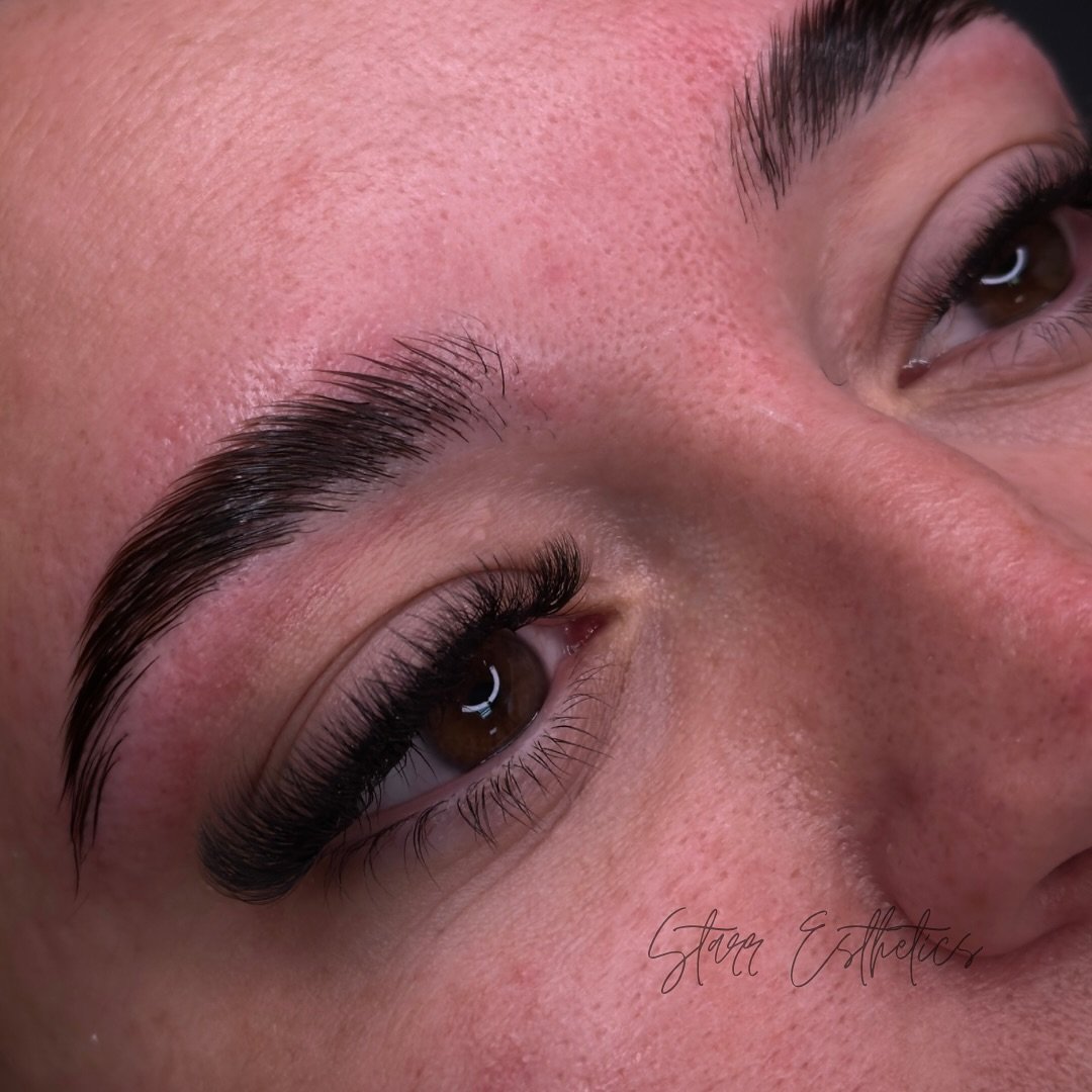 brow lamination and volume set, gorgeous. This was a 3 week fill, with impeccable retention. They still looked like a full set! Just had to get in there and fill the few that fell off 😍