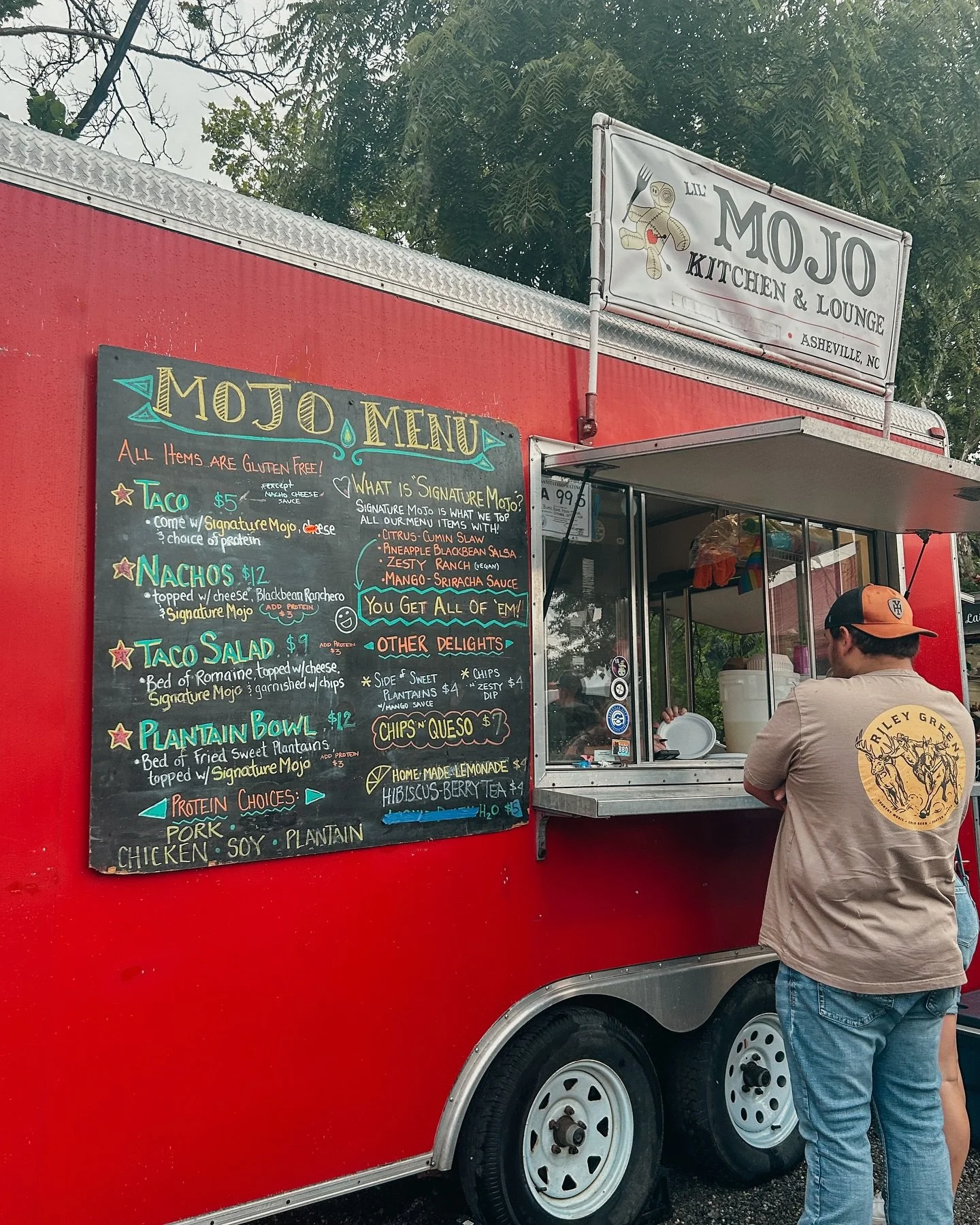 good gluten free eats at @salvagestation watching @flatlandcavalry 🎶🌮🏞️