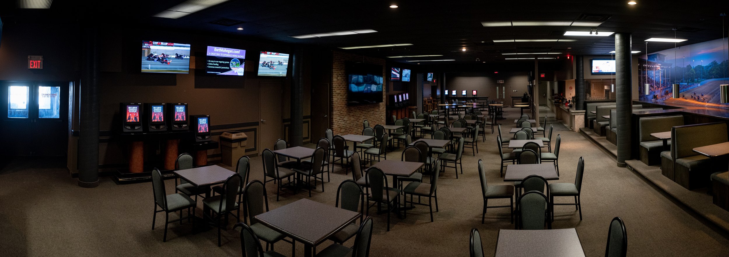 2023-03-07-TheRacewayLounge-001.jpg