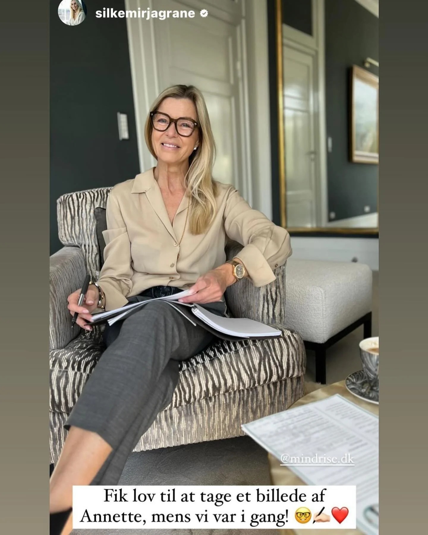Det er ikke tit der tages billeder under en session, men @silkemirjagrane fik lov at snuppe et foto🌱
Coachingen her handlede om kommunikation- hvordan taler du til og med dig selv? Hvordan taler du til andre. N&aring;r du taler er du s&aring; bevids