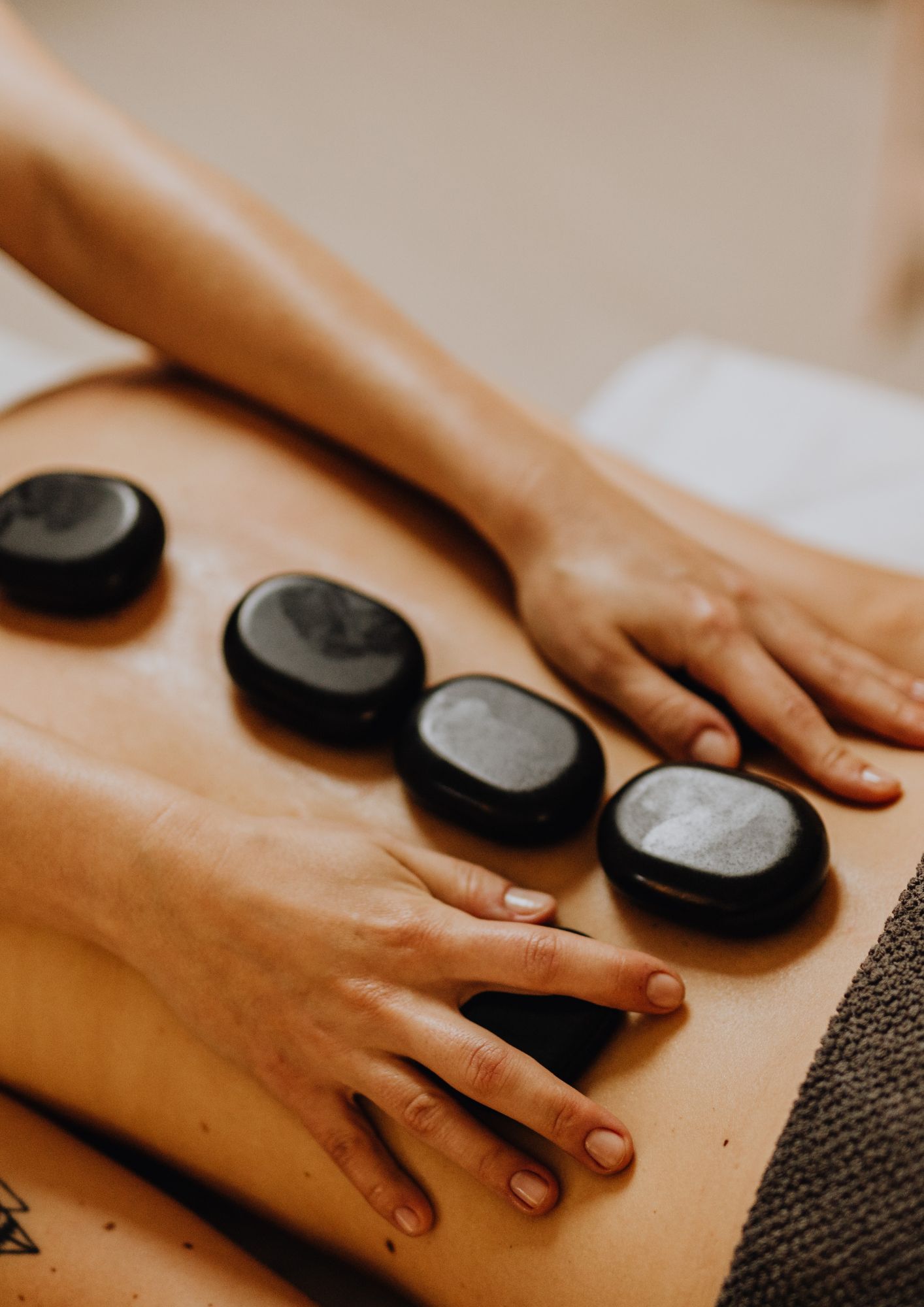 Alpine Hot Stone Massage Queenstown | Warm Therapeutic Massage | Pirom