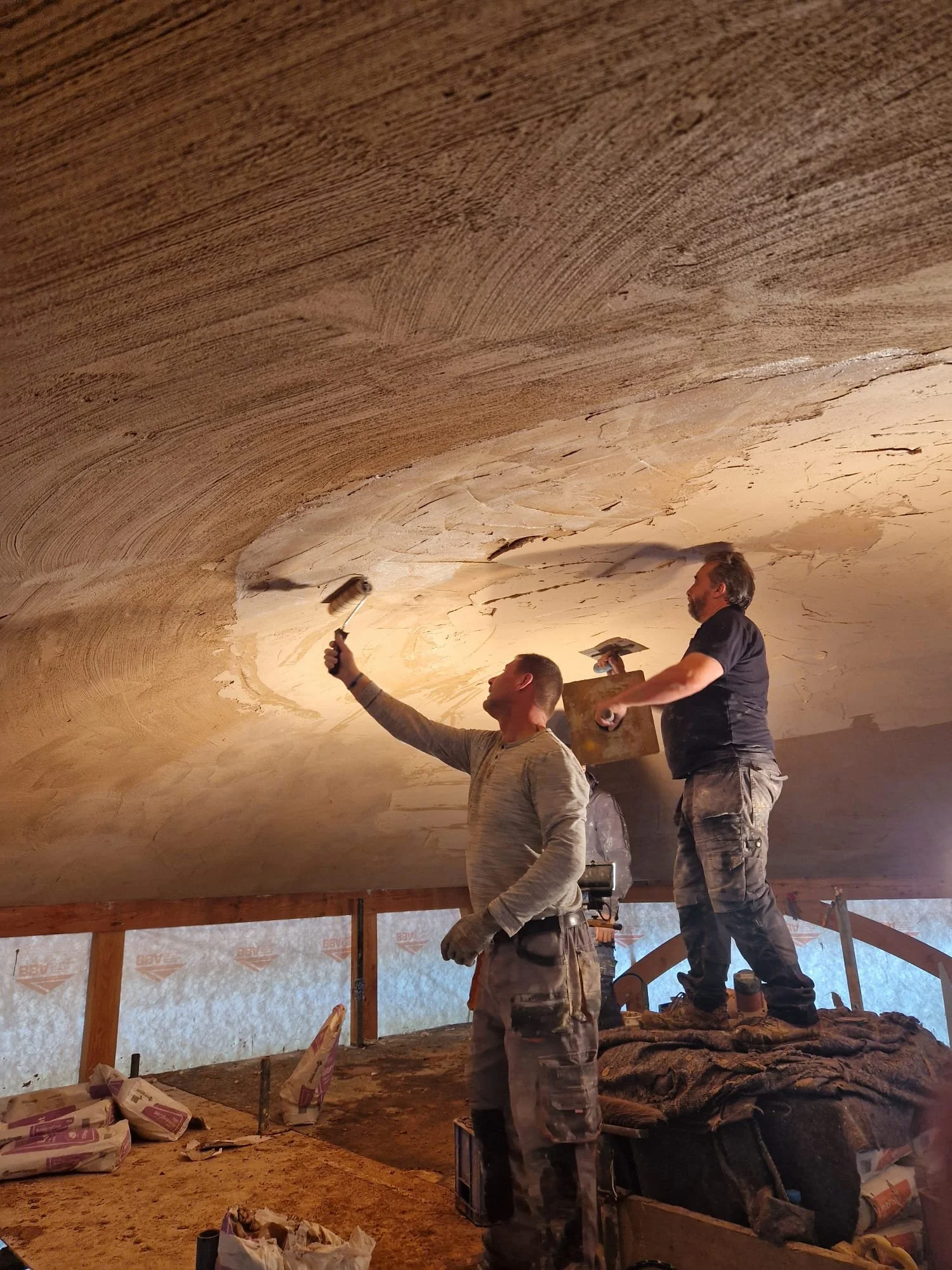 The preparation of the ceiling in the temple