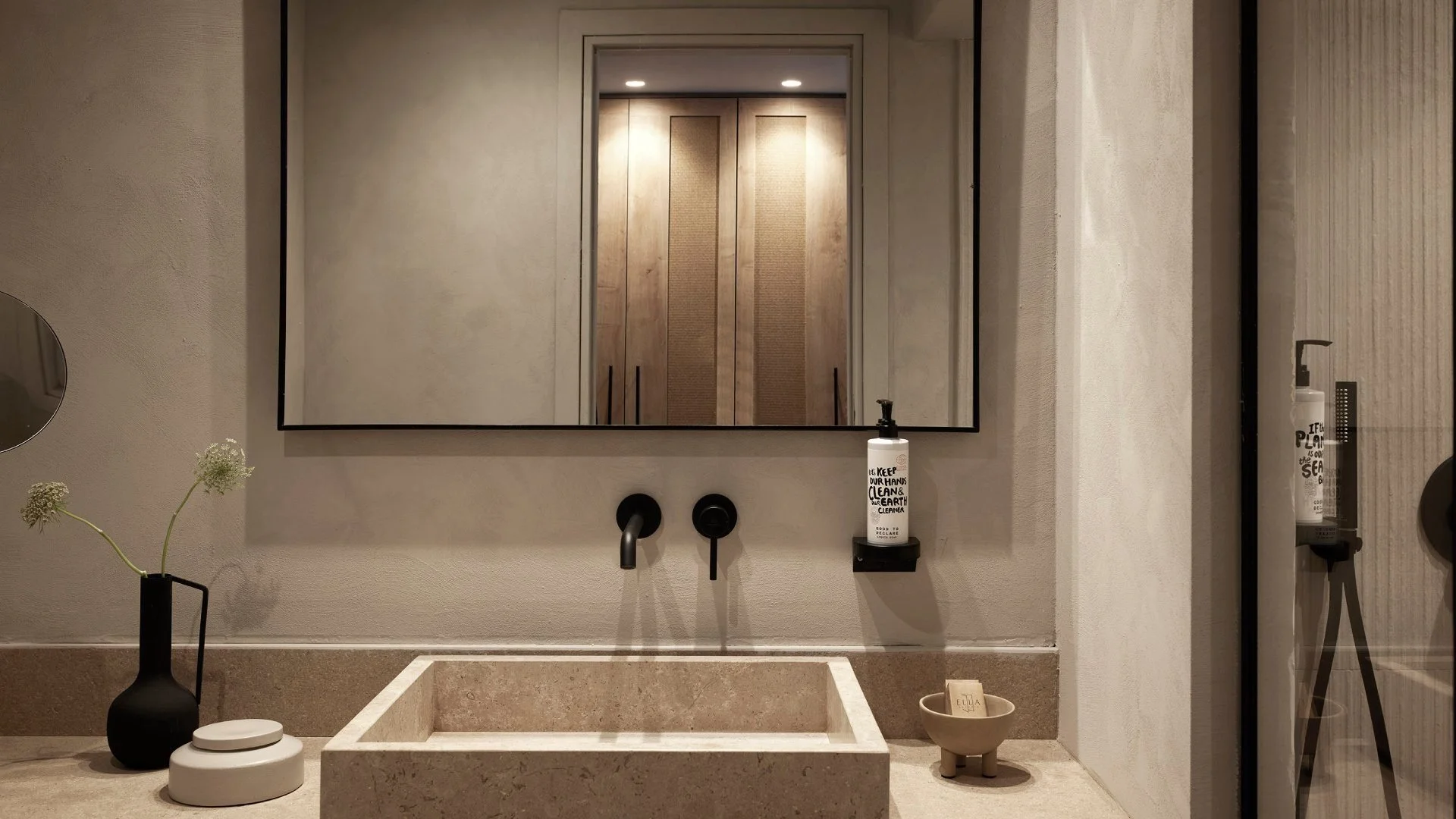 ella_rhodes_helea_deluxe_room_bathroom_ht-1.jpg