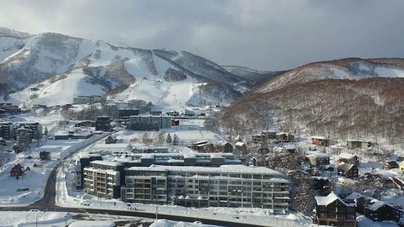 Setsu-Niseko-Winter-Ski-Slopes.jpeg